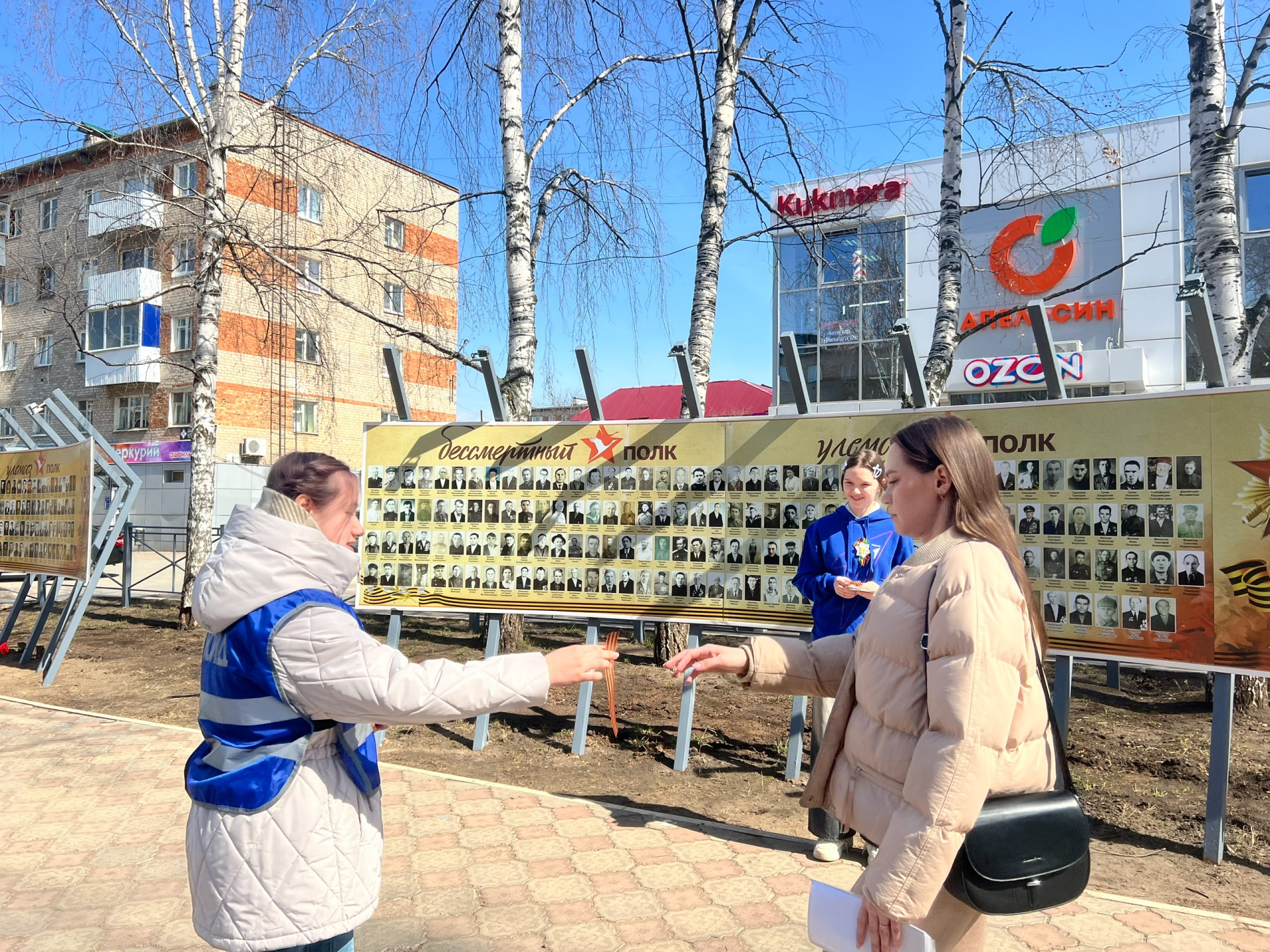 Юные менделеевцы провели акцию «Победе - безопасные дороги»