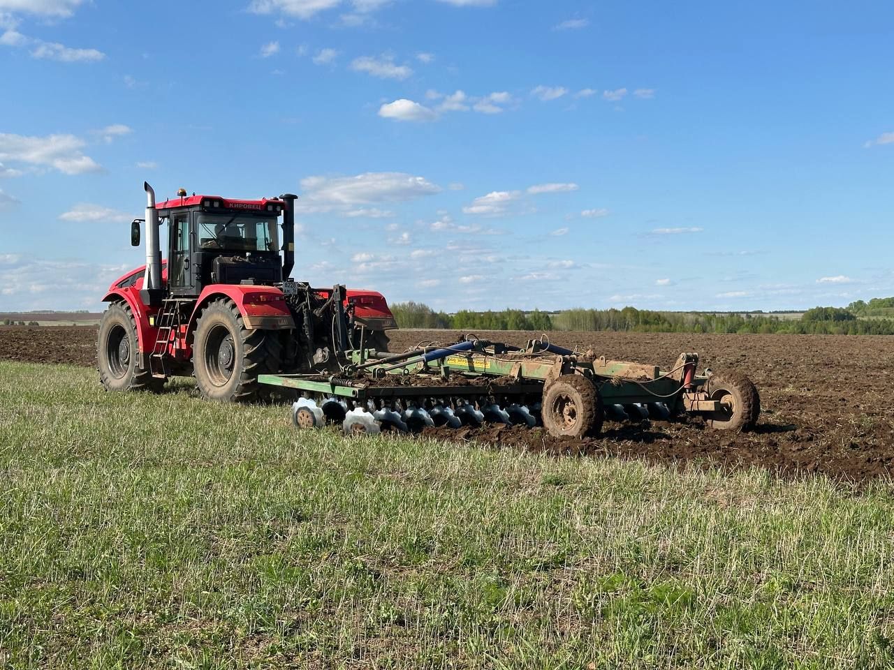 Руководитель Менделеевского района провел мониторинг весенне-полевых работ