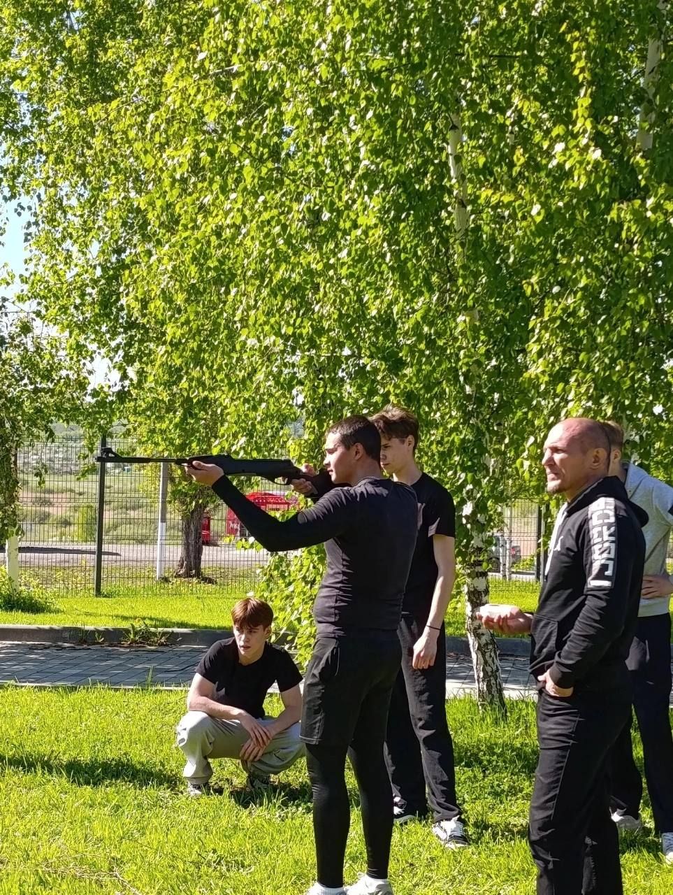 Средняя школа №4 победила в военно-спортивной эстафете «Заря-2025» в Менделеевске