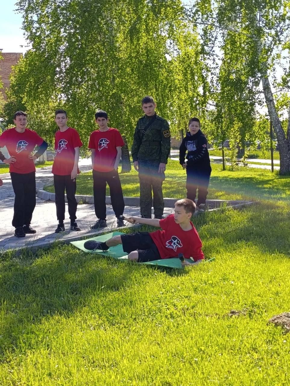 Средняя школа №4 победила в военно-спортивной эстафете «Заря-2025» в Менделеевске