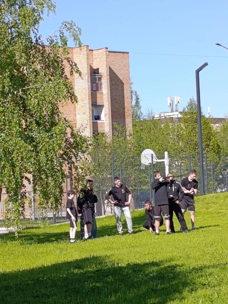 Средняя школа №4 победила в военно-спортивной эстафете «Заря-2025» в Менделеевске