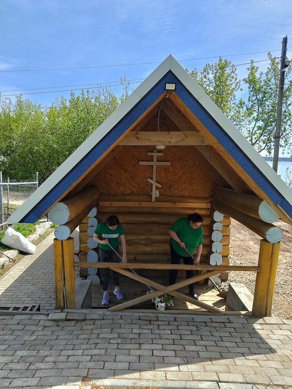 Семья Куликовых из Менделеевска помогла благоустроить родник «Святой ключ» в рамках #Эковесна2025