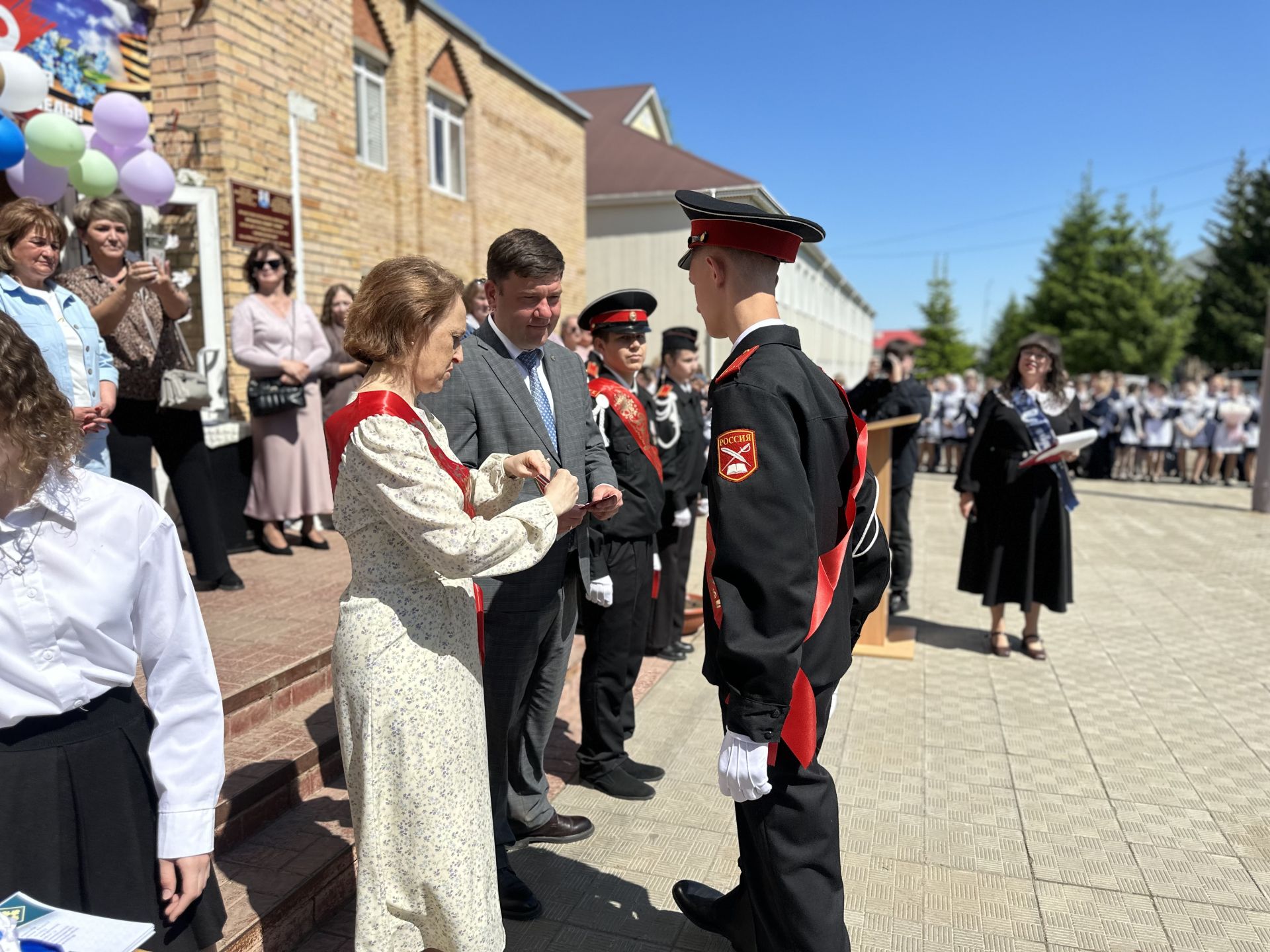 Последние звонки прозвучали во всех школах Менделеевска