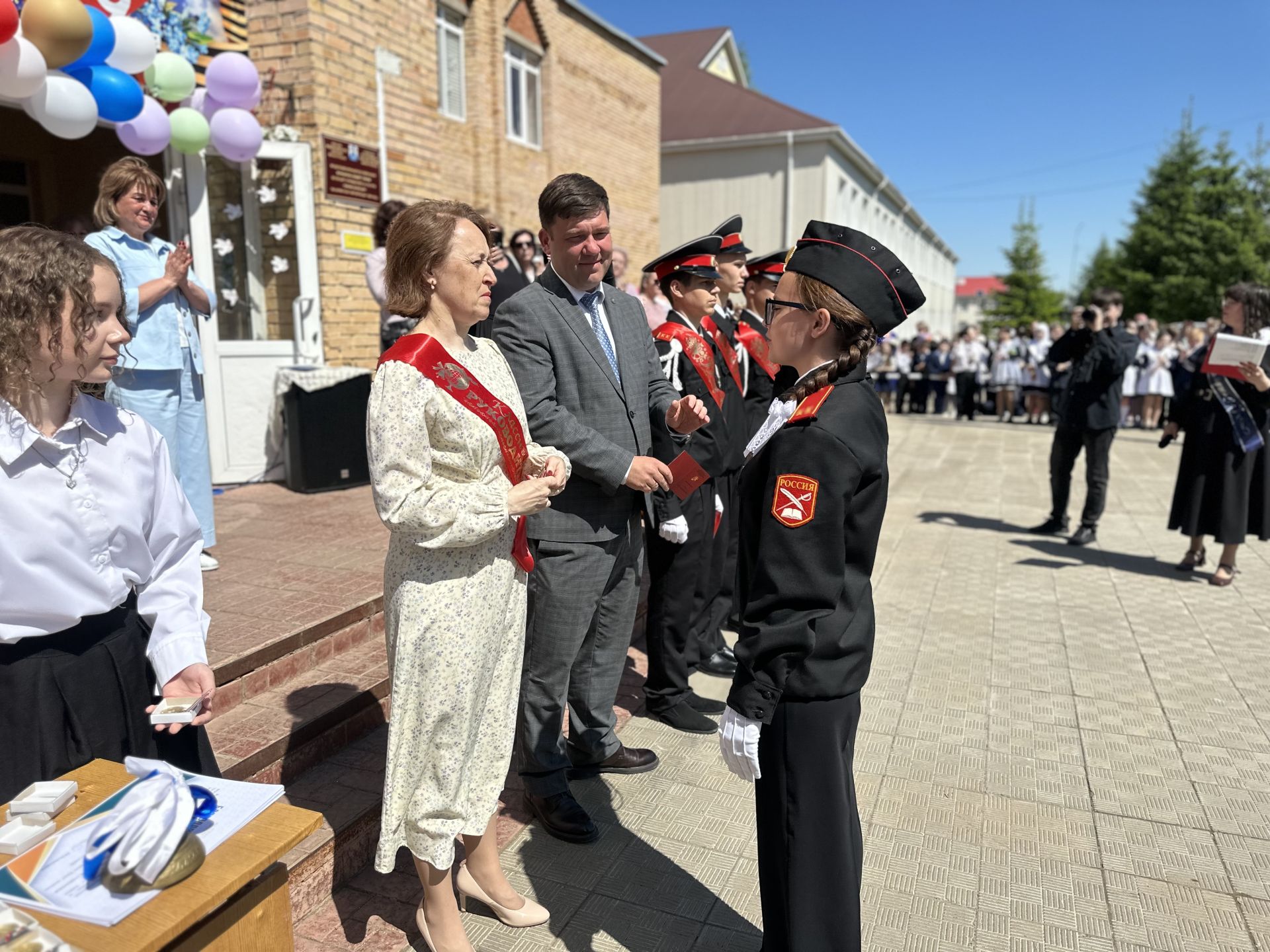 Последние звонки прозвучали во всех школах Менделеевска