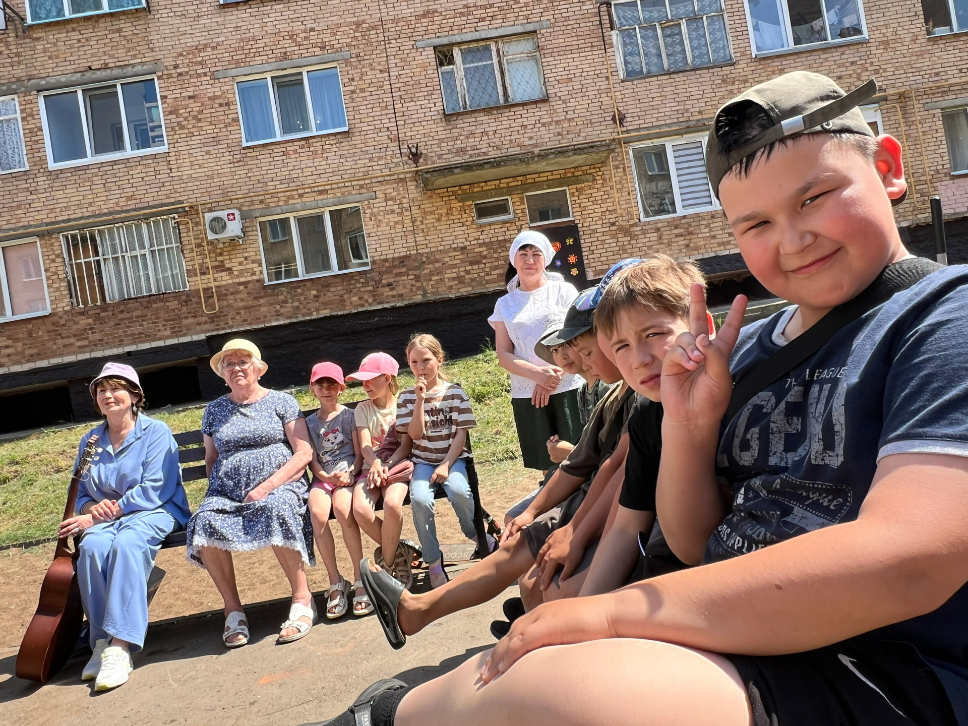 В Менделеевске по улице Чоловского, д.8 провели праздник двора
