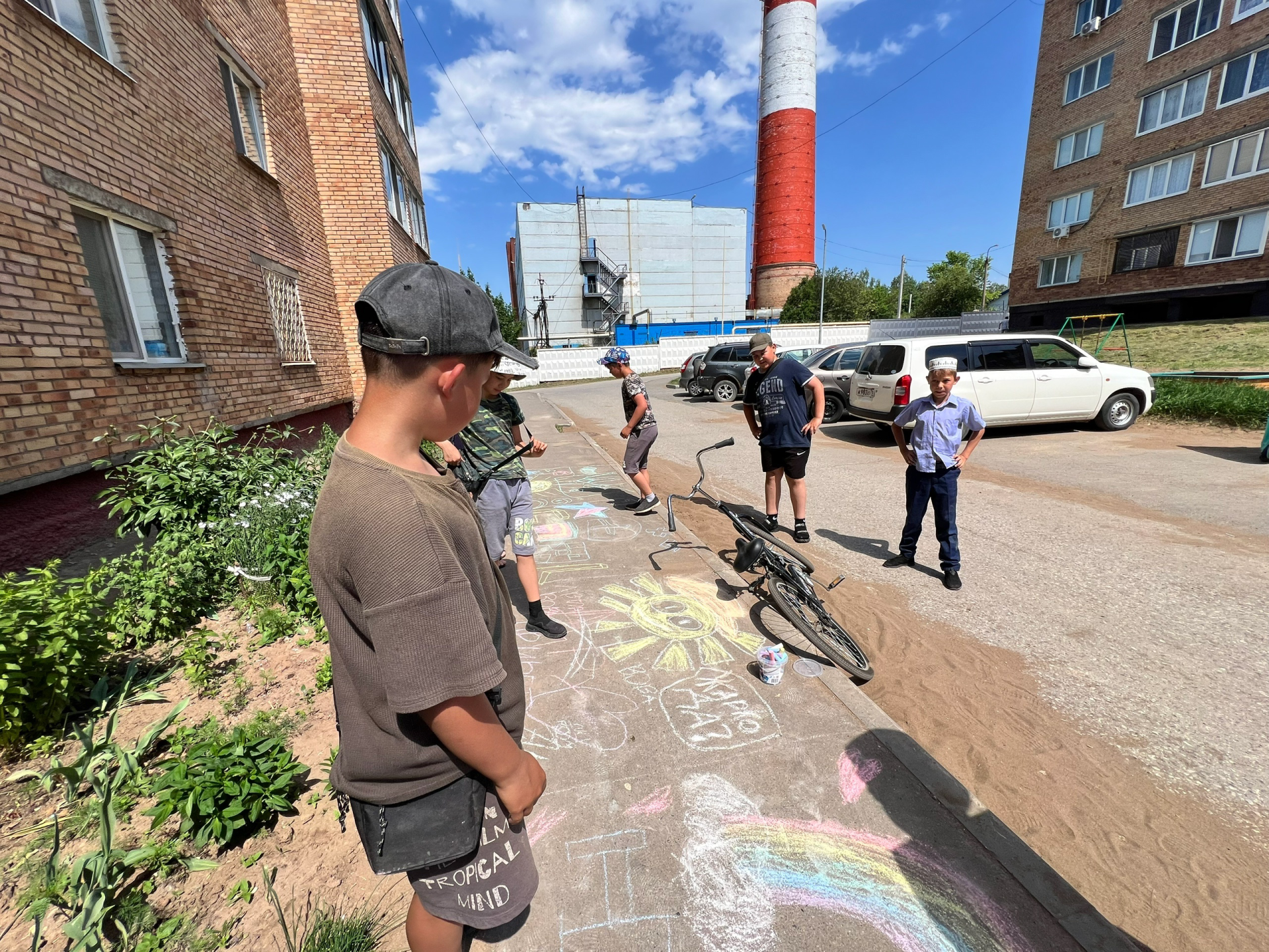 В Менделеевске по улице Чоловского, д.8 провели праздник двора