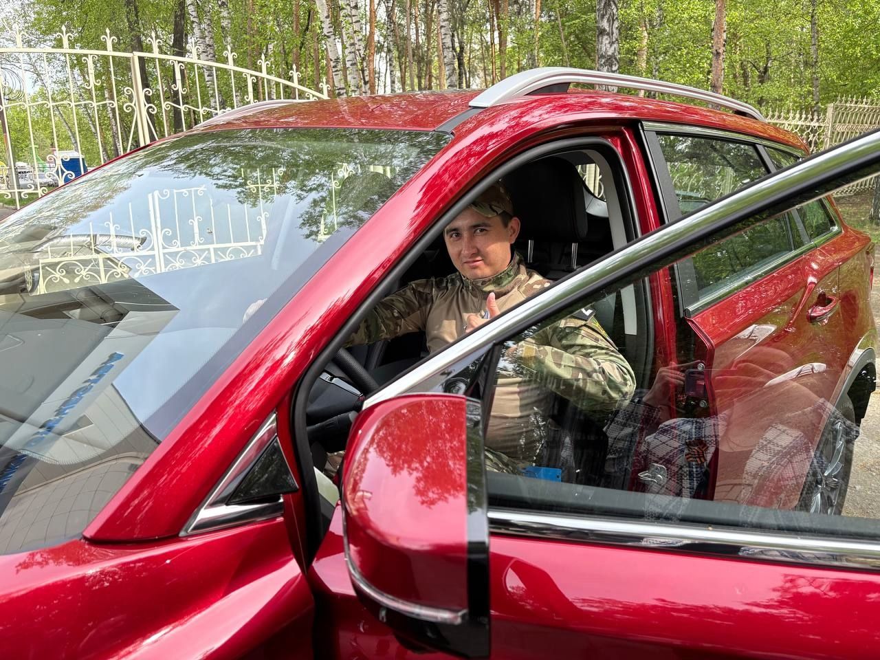 Автомобиль для героя: ветеран СВО из Менделеевска получил кроссовер