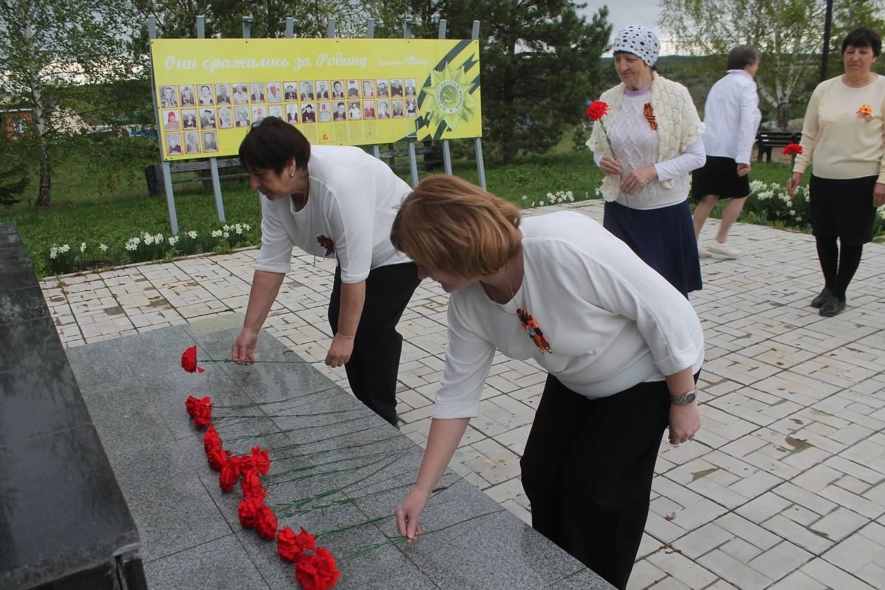«Вспомним всех поимённо»: в Ижевке почтили память героев войны