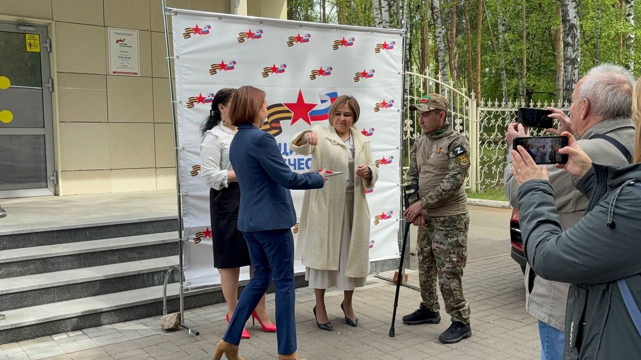 Автомобиль для героя: ветеран СВО из Менделеевска получил кроссовер