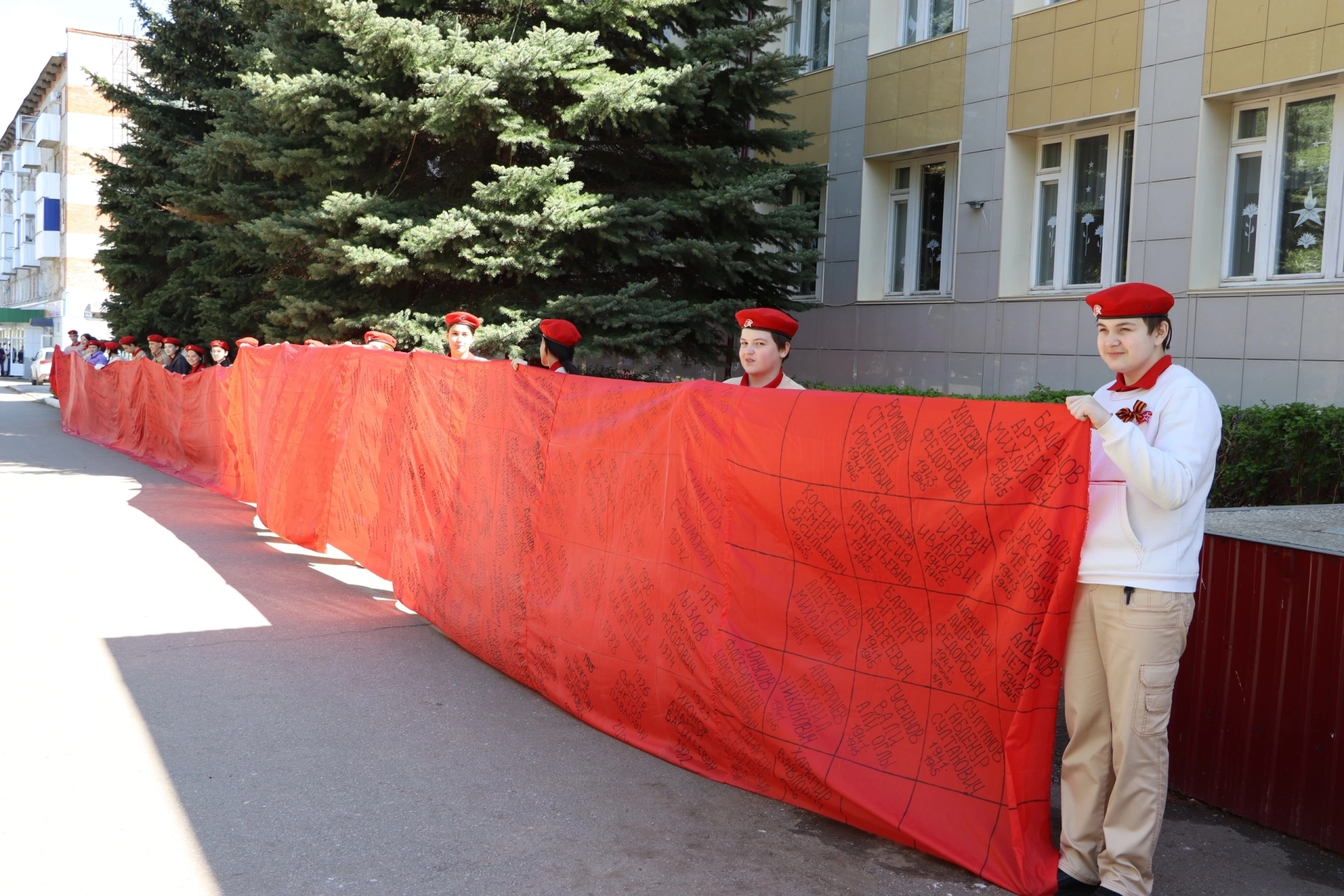 В СОШ 1 прошел Марш Памяти и праздничный концерт, посвященный Дню Победы