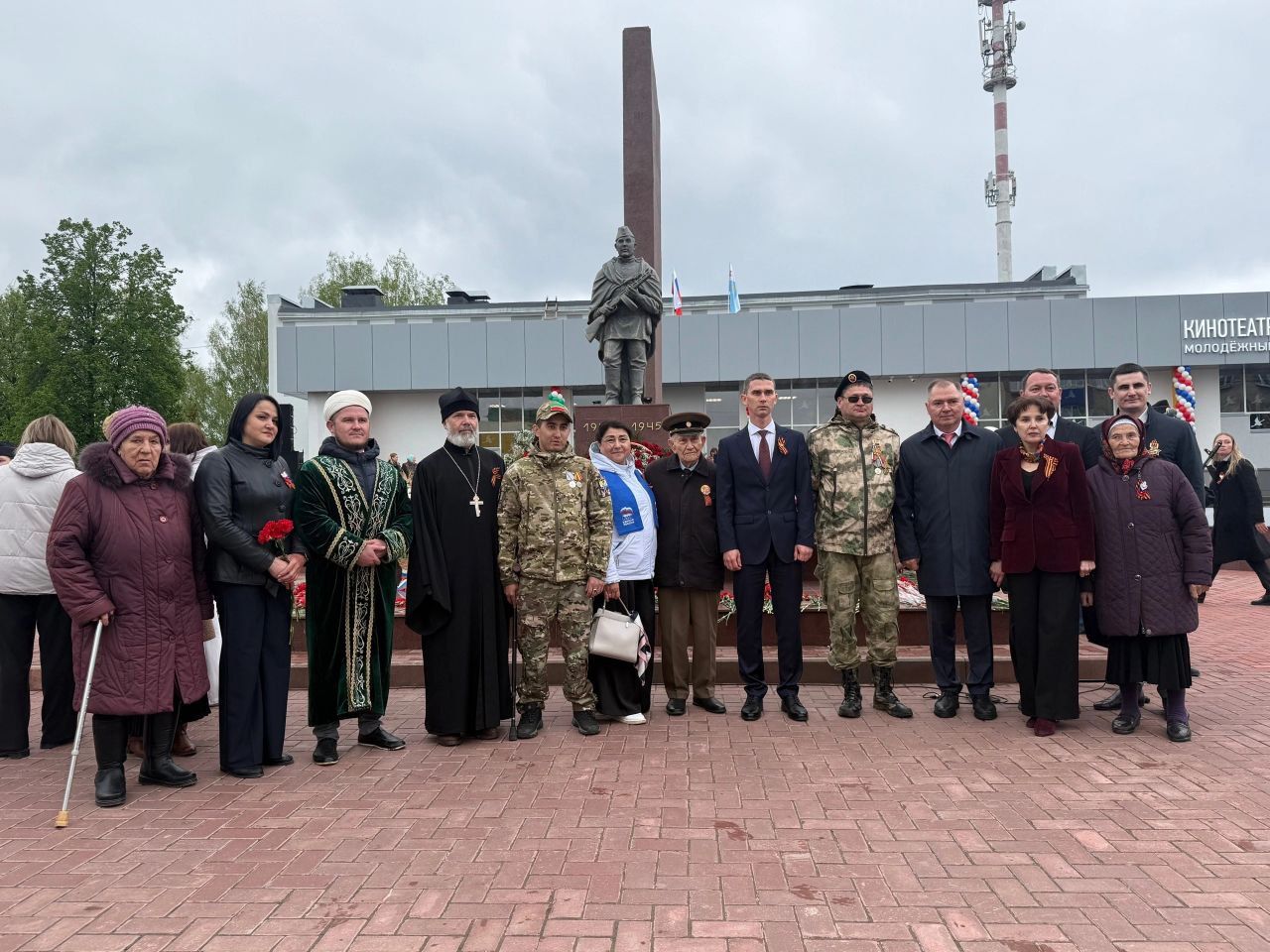 В честь 80-летия Победы в Менделеевске провели торжественный марш, парад военной техники