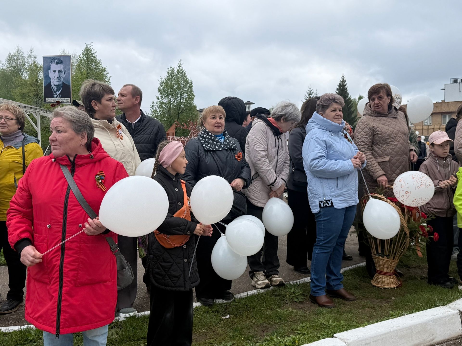 В День Победы в Менделеевске праздничное шествие колонн организовали по аллее Героев