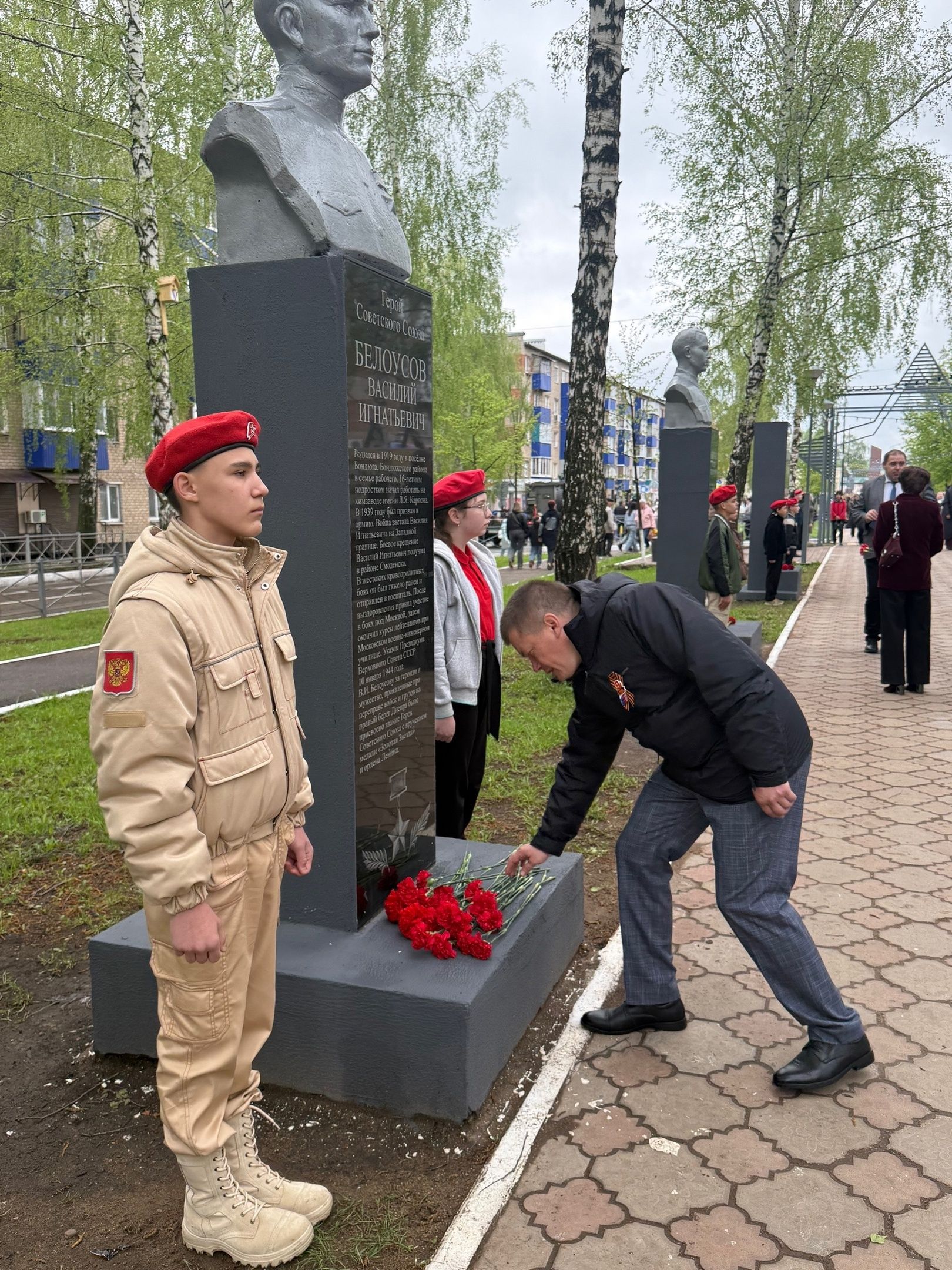 В Менделеевске возложили цветы к бюстам Героев Советского Союза