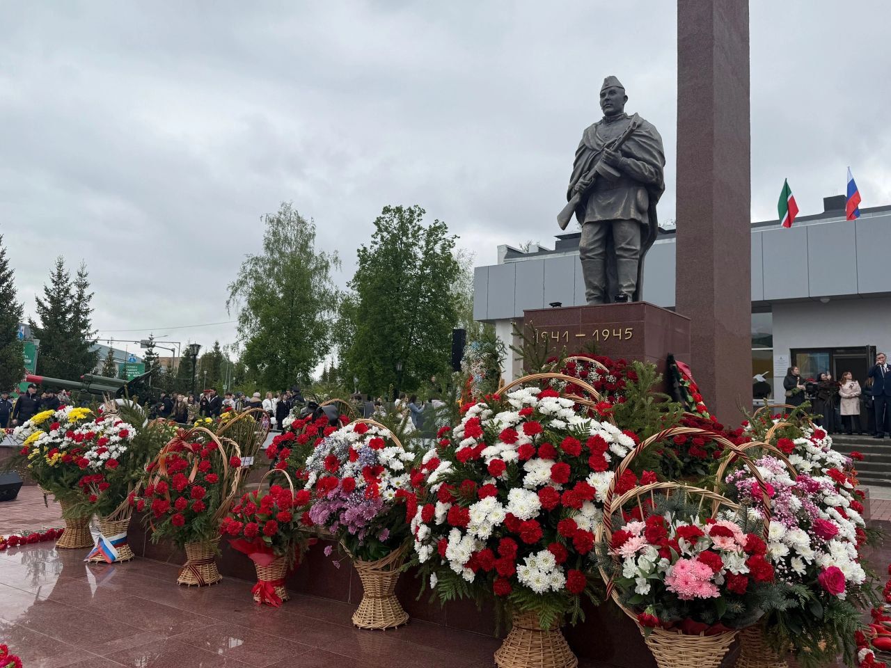 В честь 80-летия Победы в Менделеевске провели торжественный марш, парад военной техники