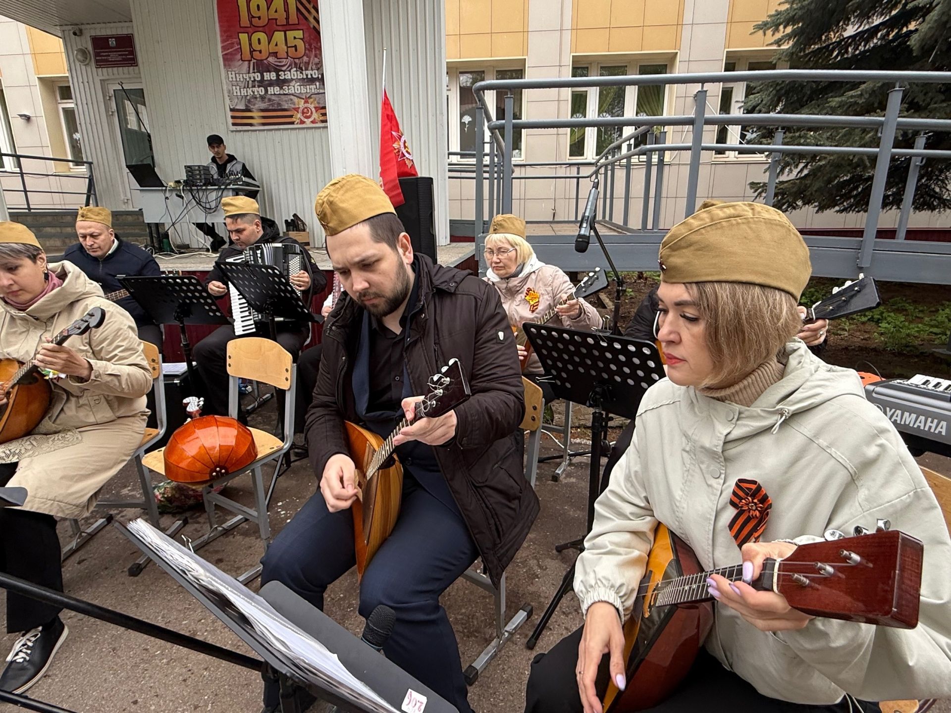 В Менделеевске провели акцию майский «Вальс Победы»