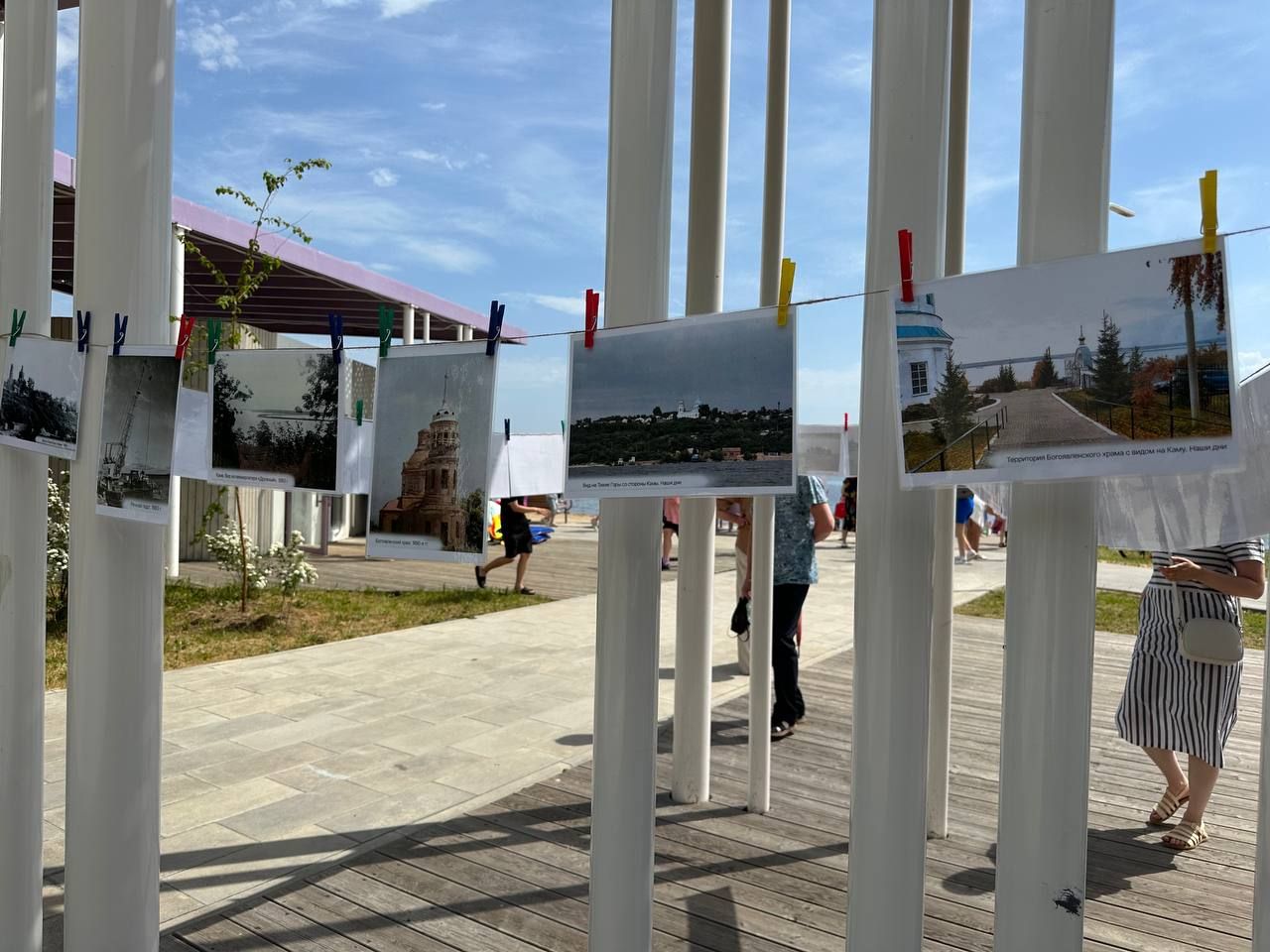 На пляже Менделеевска весело открыли летний сезон