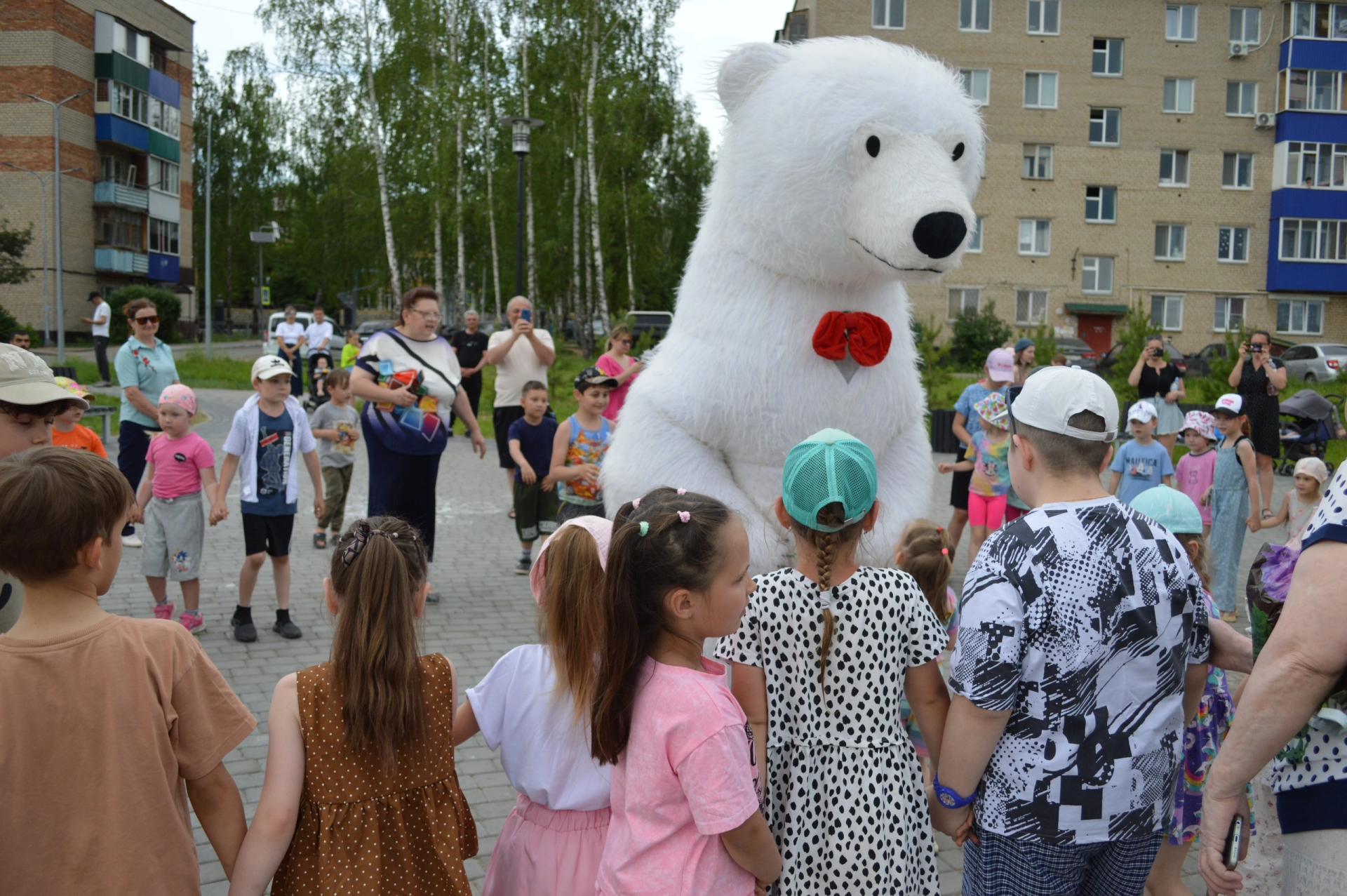 В куполе «Атмосфера» юные менделеевцы стали участниками яркого праздника в честь Дня защиты детей