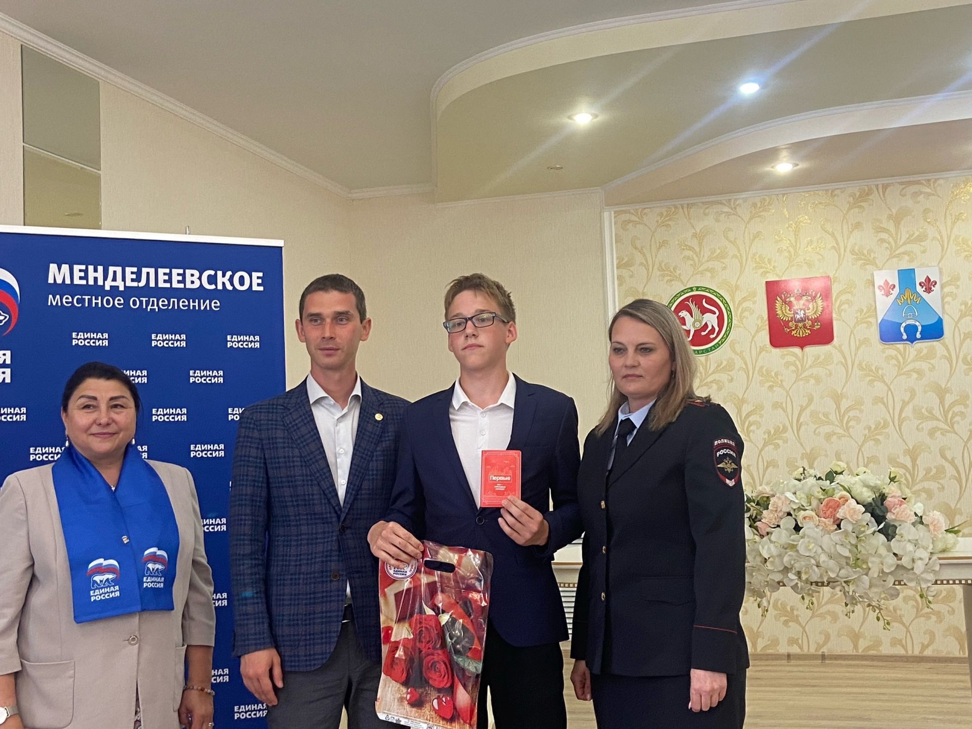 Двадцать менделеевцев получили важный документ