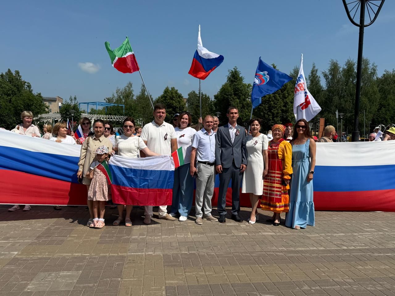 Праздничный концерт в честь Дня России собрал жителей Менделеевска