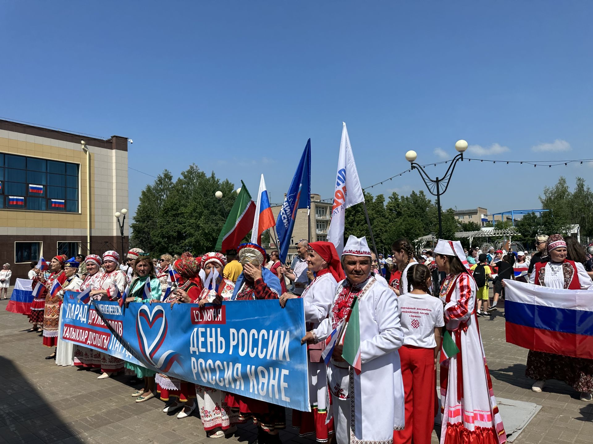 Праздничный концерт в честь Дня России собрал жителей Менделеевска