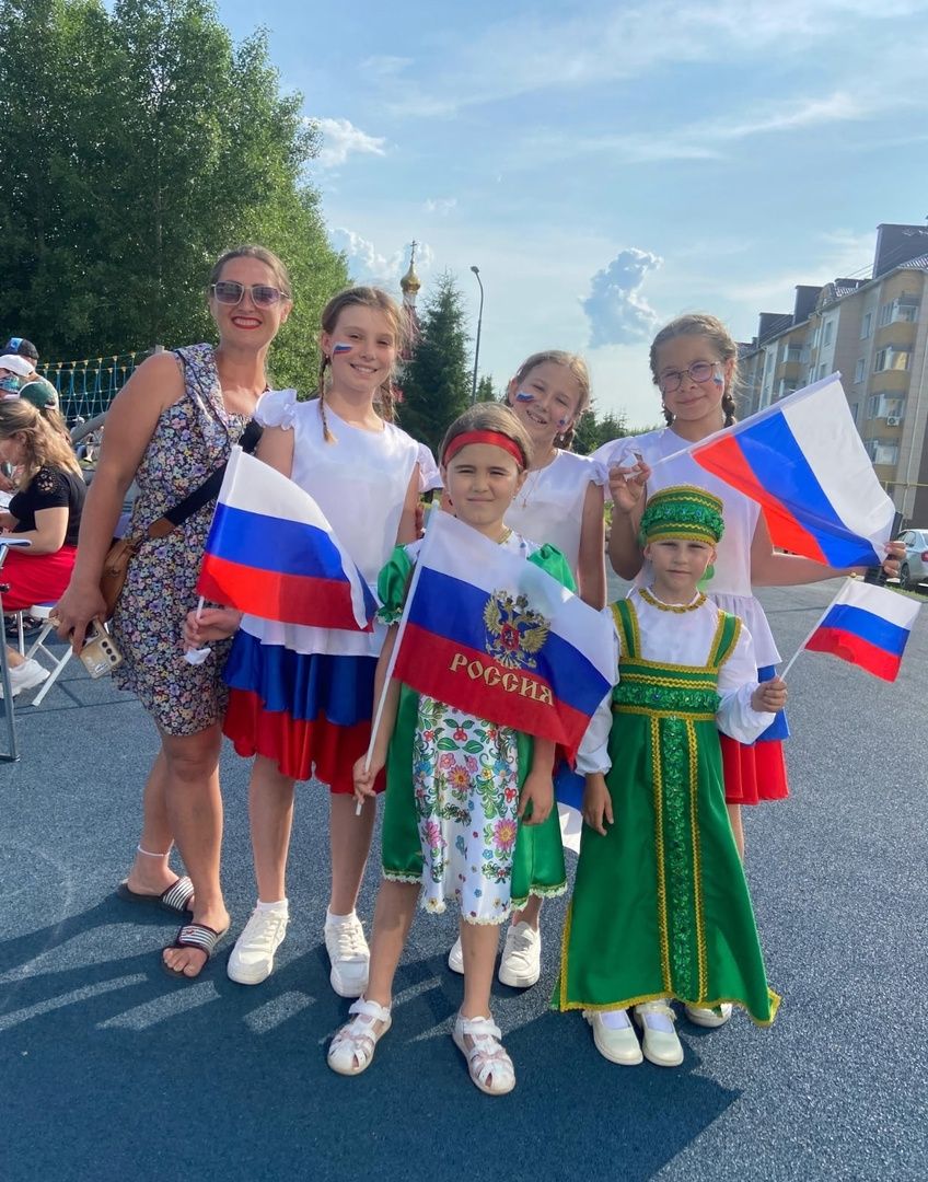 В сквере «Аммоний» Менделеевска организовали праздник двора «Моя Россия»