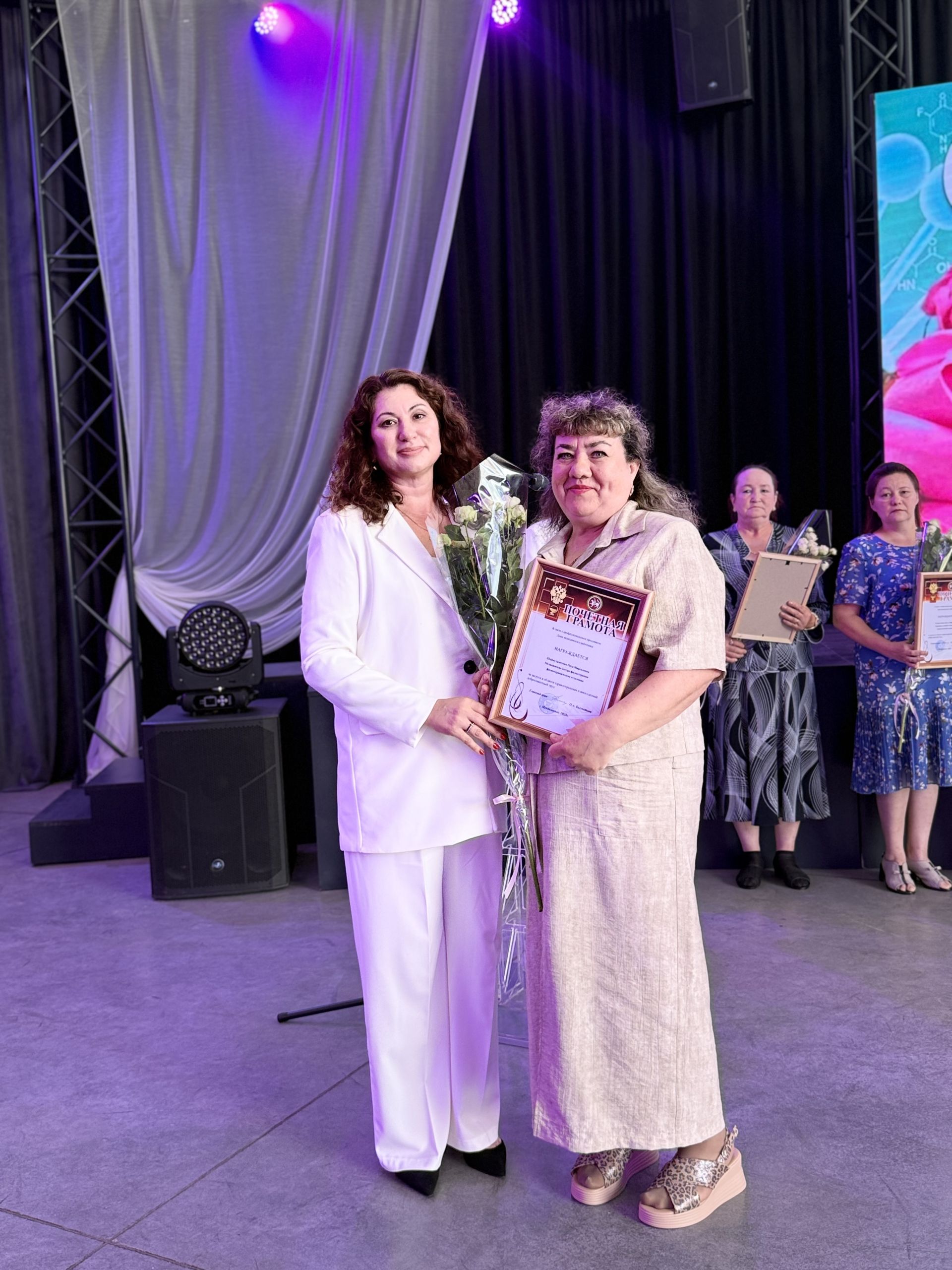 «Ангелы в белых халатах»: в Менделеевске чествовали лучших медицинских работников