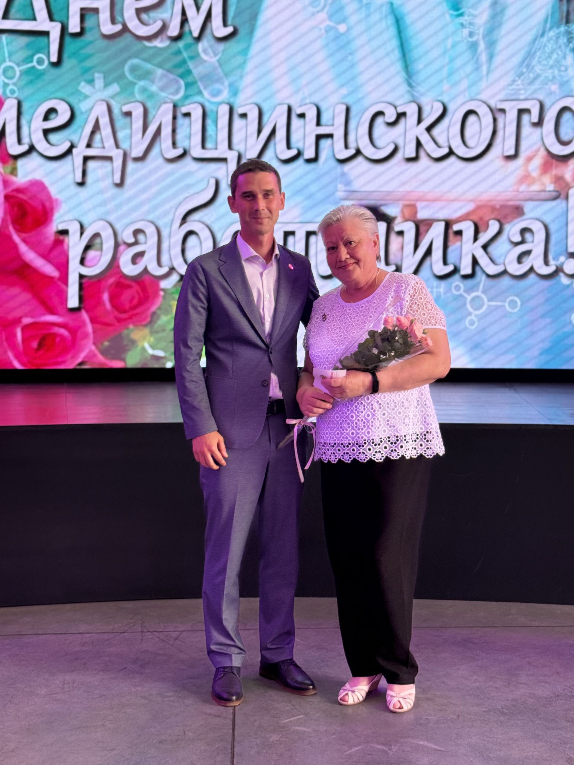«Ангелы в белых халатах»: в Менделеевске чествовали лучших медицинских работников