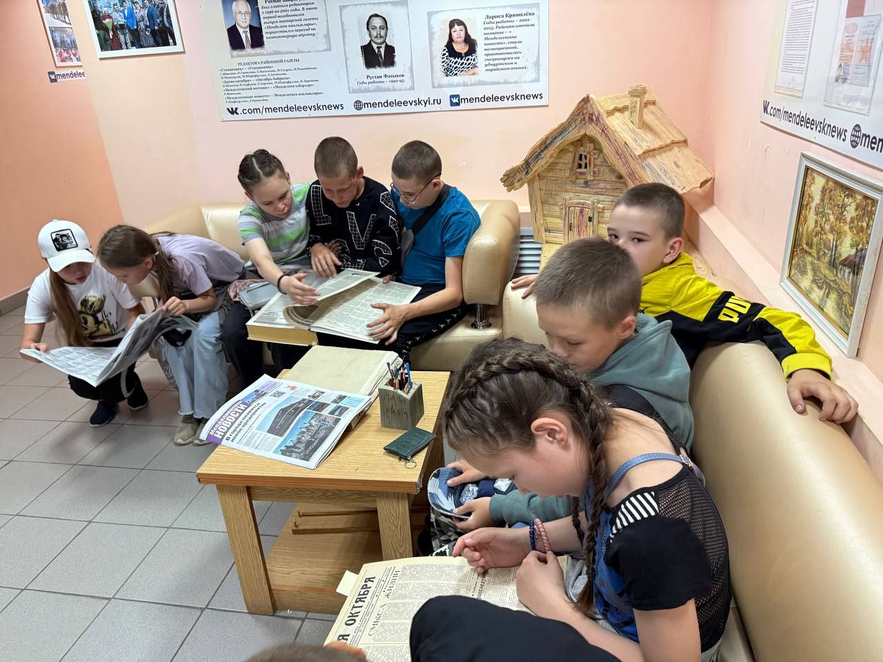 Юные журналисты пришли в гости к «Менделеевским новостям»