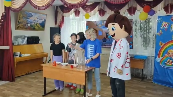 Профессор Рябинкин и «Лаборатория на колёсах» провели химический мастер-класс в приюте «Камские зори»