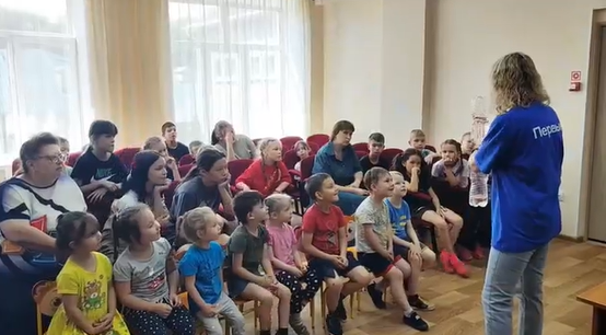 Профессор Рябинкин и «Лаборатория на колёсах» провели химический мастер-класс в приюте «Камские зори»