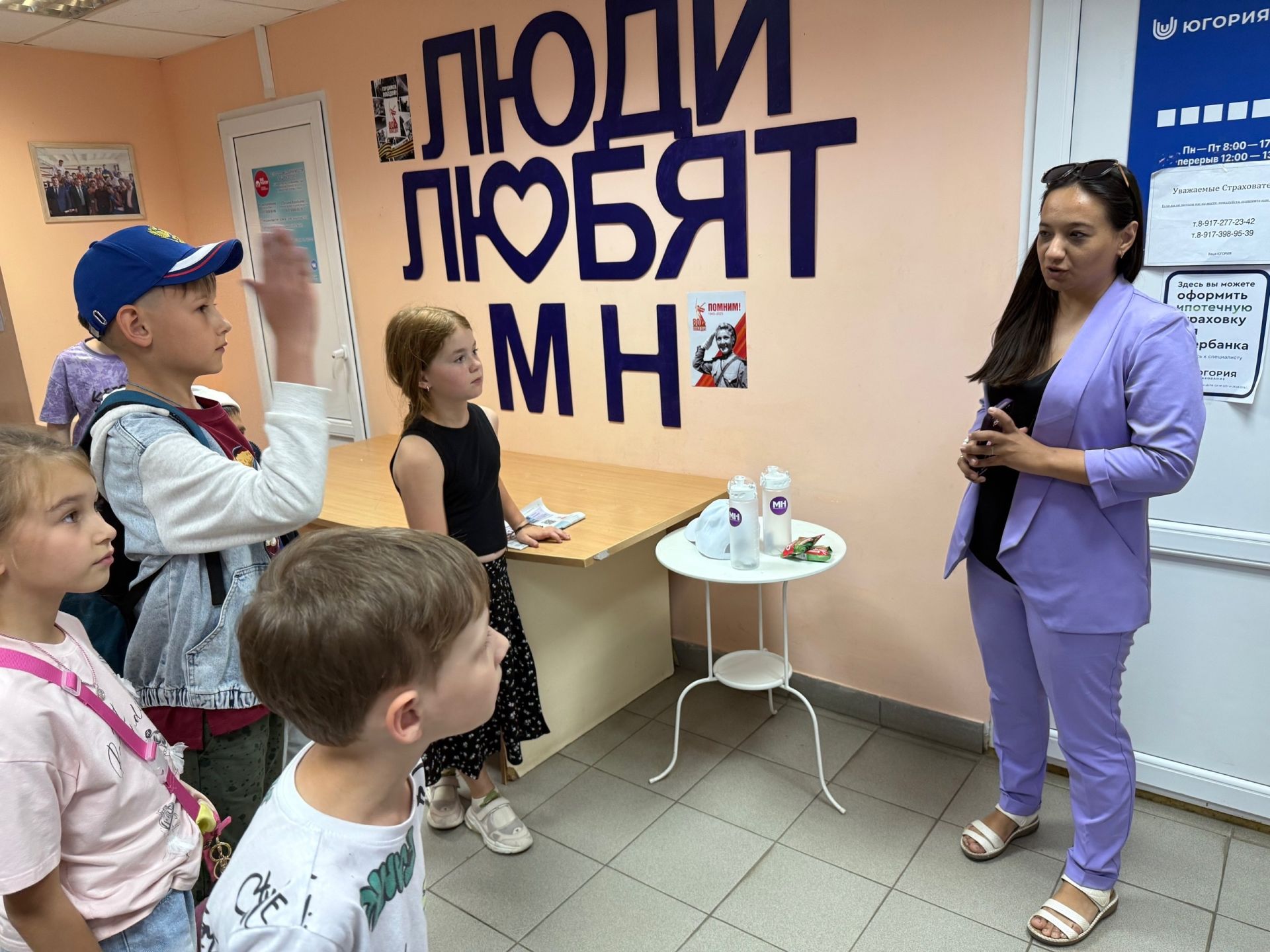 Дети из пришкольного лагеря «Менделеевская долина» посетили редакцию «Менделеевские новости»