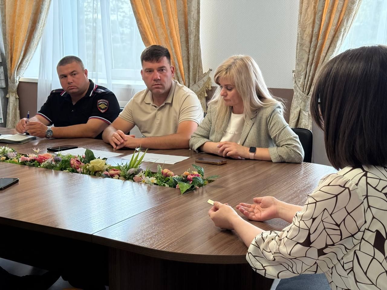 На приеме граждан в Менделеевске обсудили вопросы водоснабжения, земельного оформления, ночного шума и парковки для инвалидов