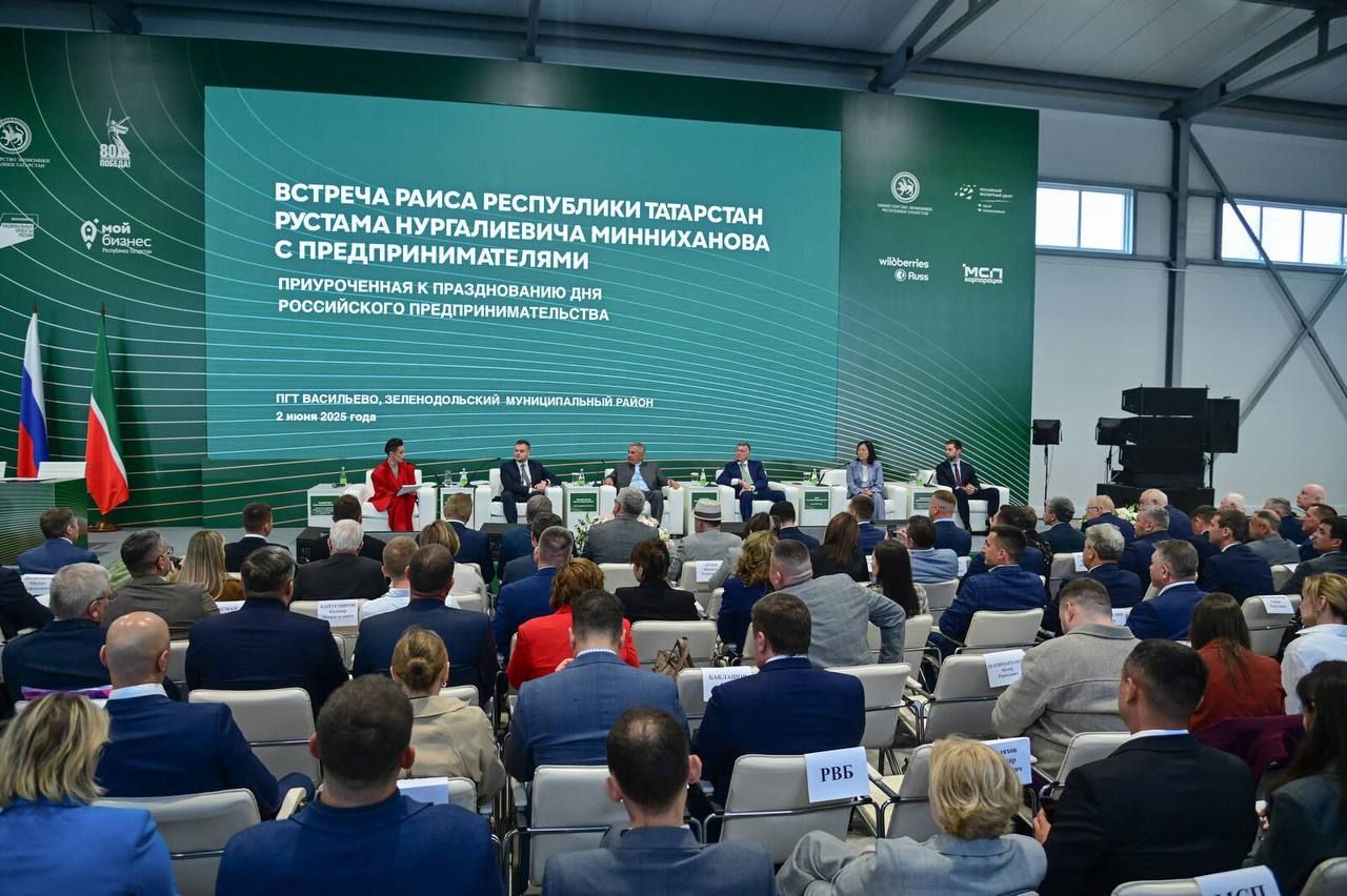 Роберт Искандаров принял участие во встрече с Раисом Татарстана в честь Дня российского предпринимательства