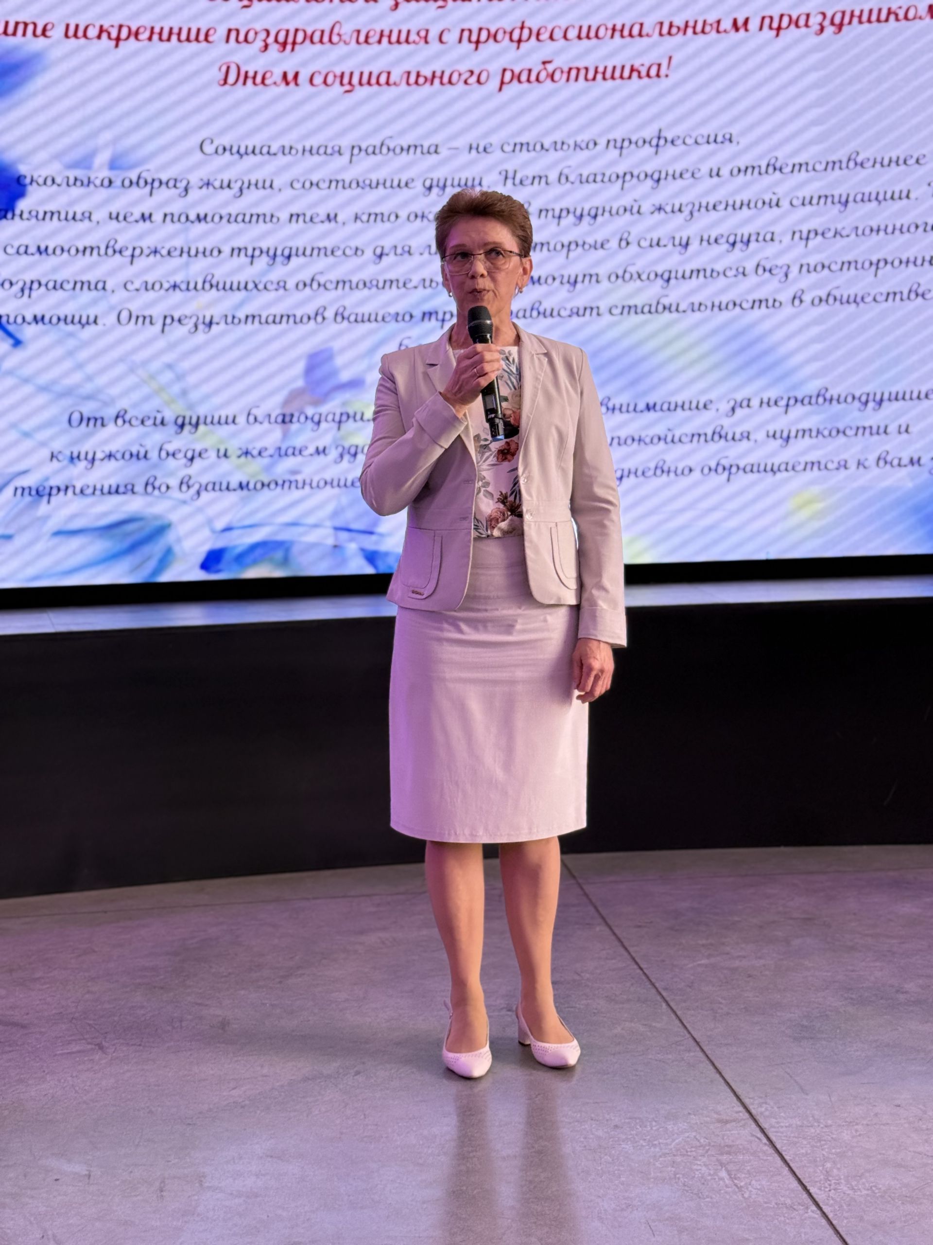 Социальных работников Менделеевска поздравили с профессиональным праздником и вручили награды