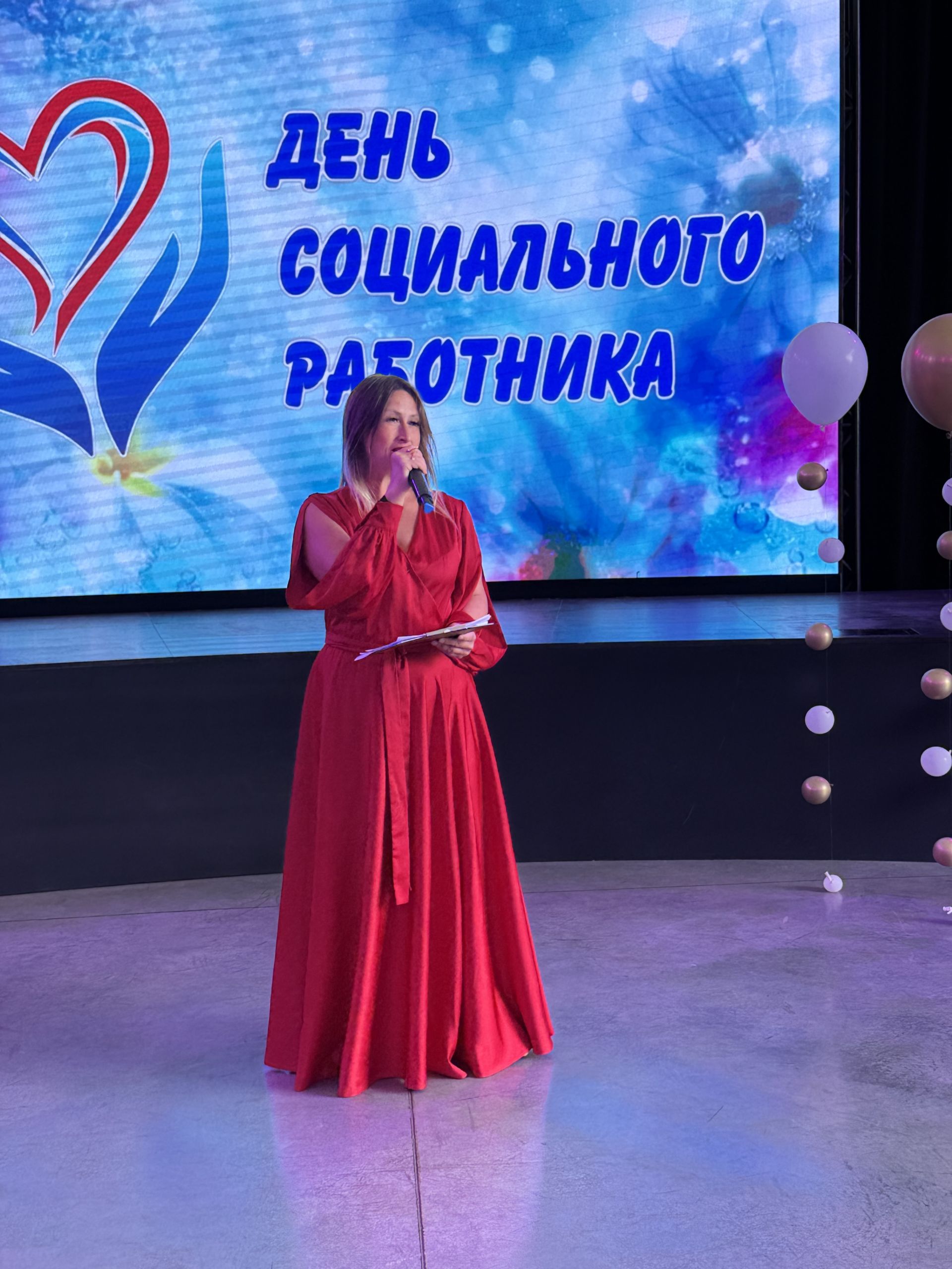 Социальных работников Менделеевска поздравили с профессиональным праздником и вручили награды