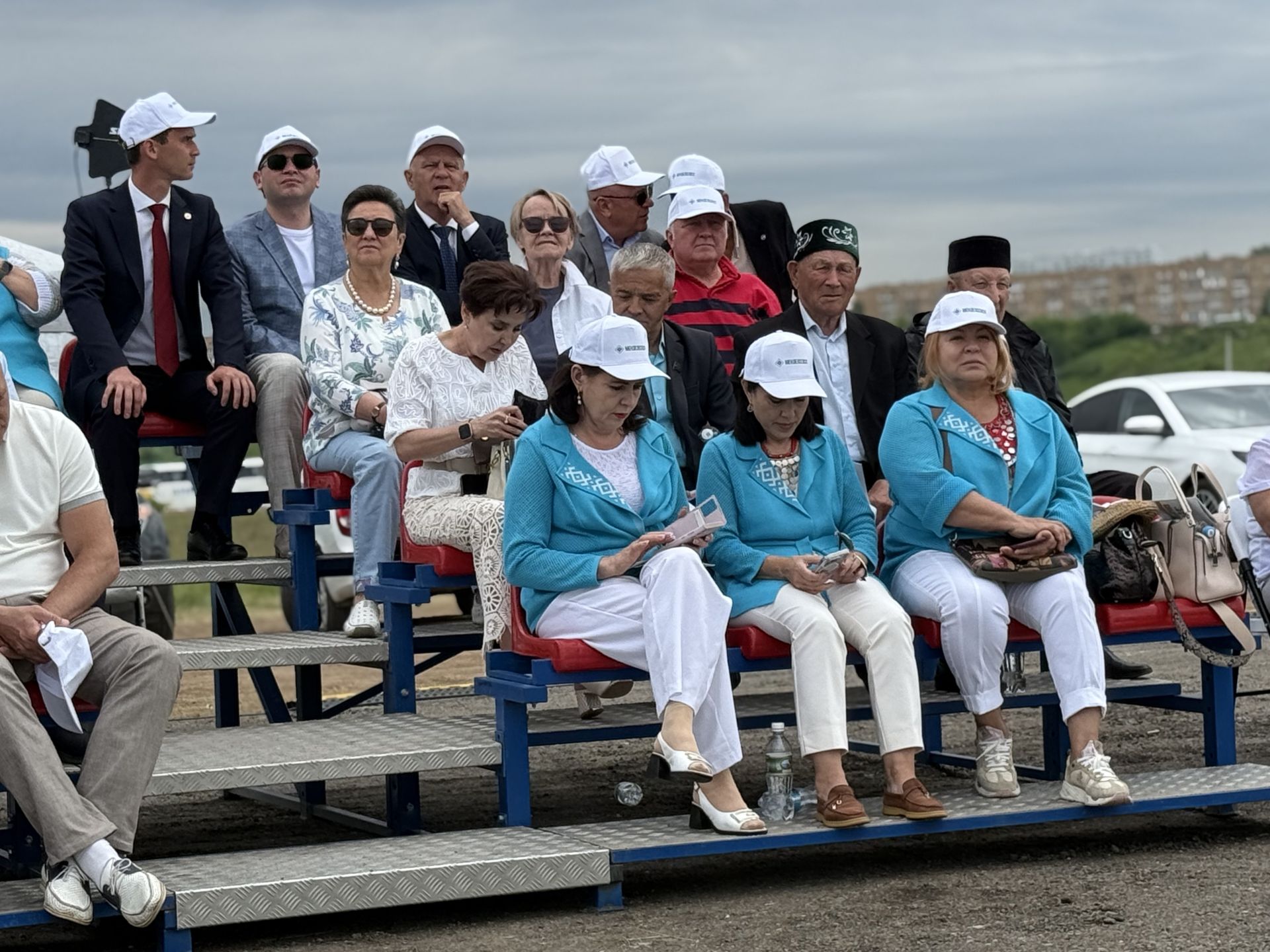 Сабантуй в Менделеевске начался со зрелищных конных скачек