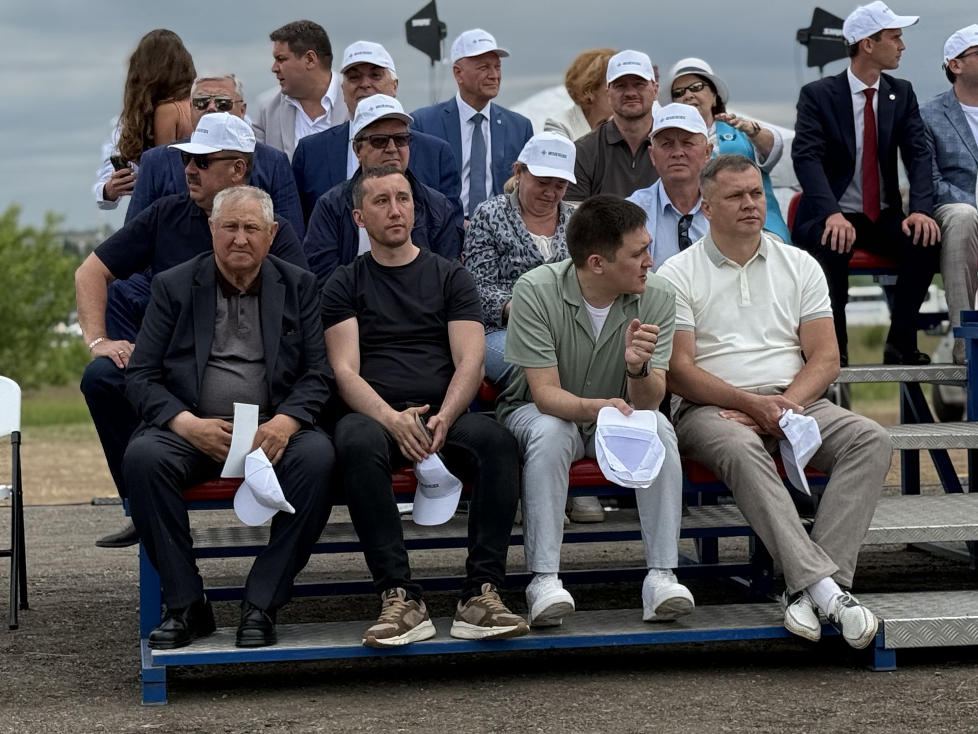 Сабантуй в Менделеевске начался со зрелищных конных скачек