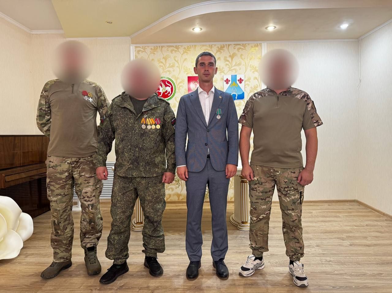 Медали «За помощь фронту» вручили менделеевским волонтёрам