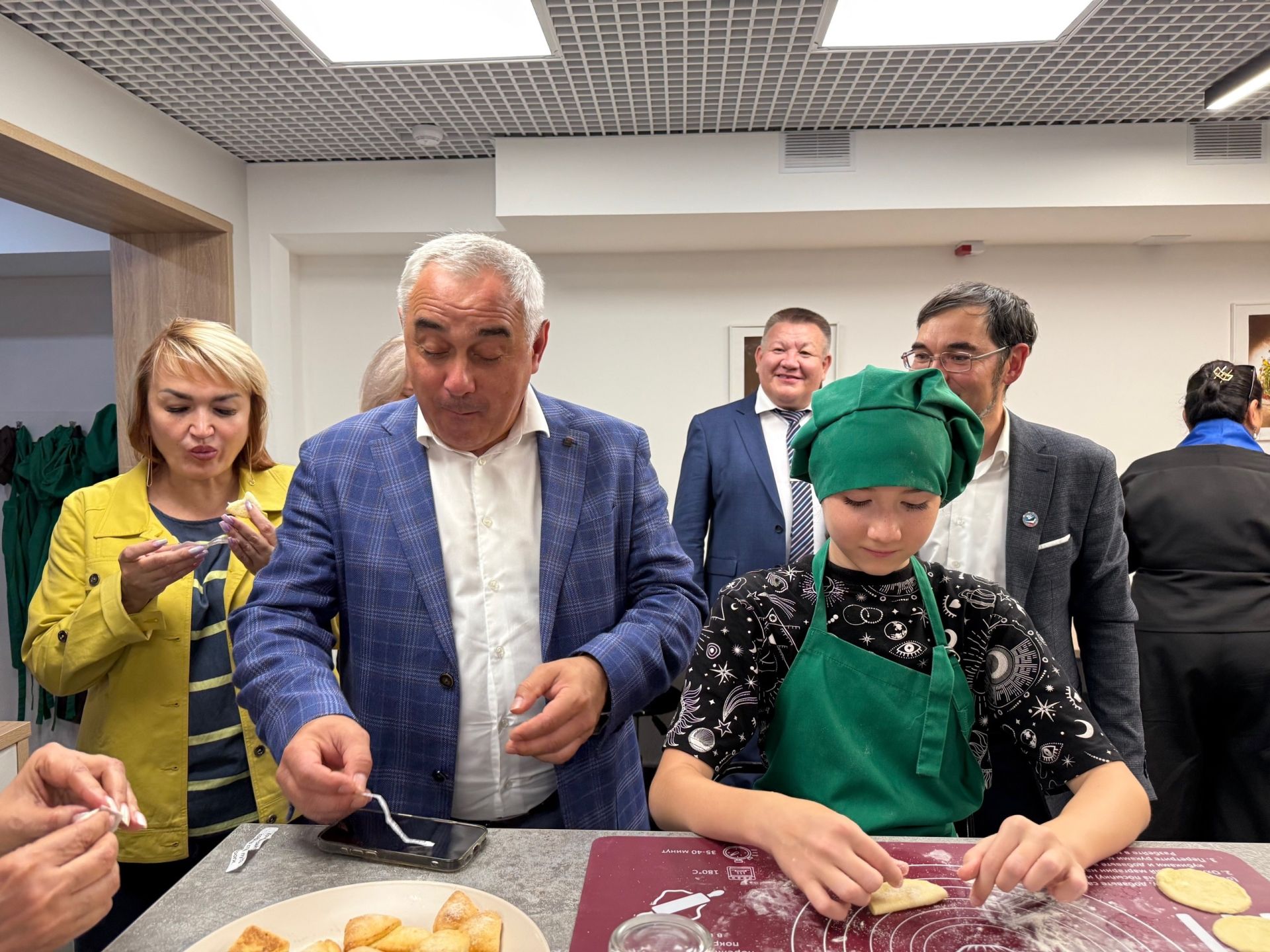 Депутат Госдумы РФ Татьяна Ларионова посетила центр детских компетенций «Менделеевская Долина»