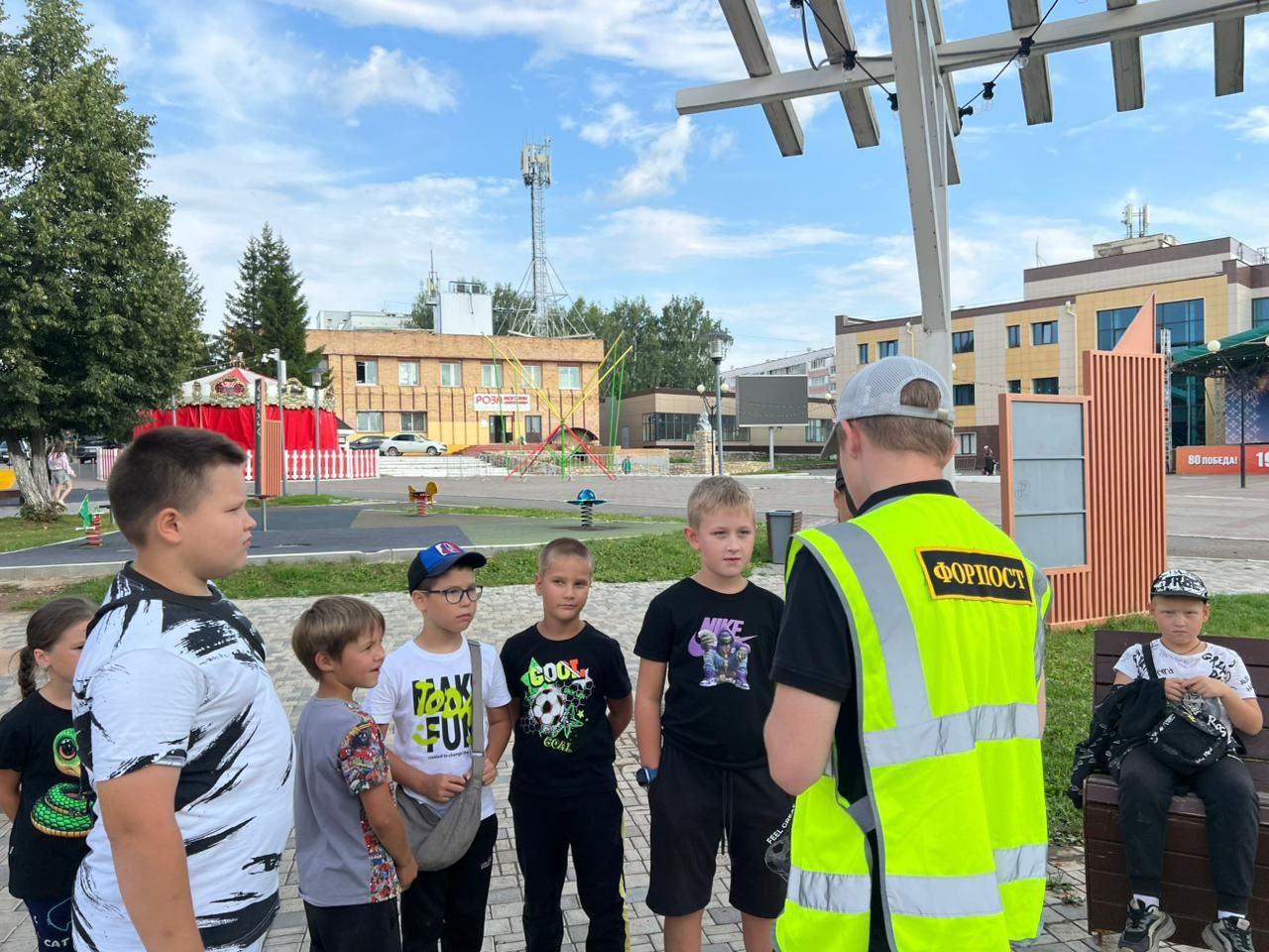 В парке «Дружба» Менделеевска провели увлекательное мероприятие по ПДД для детей