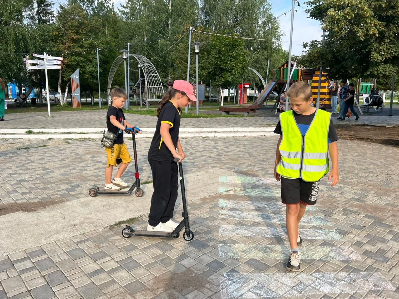 В парке «Дружба» Менделеевска провели увлекательное мероприятие по ПДД для детей