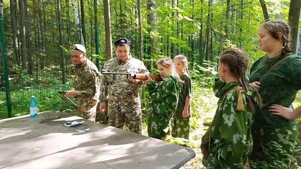 Воспитанницы менделеевского приюта «Камские зори» успешно выступили на юбилейном слёте «Робинзон»