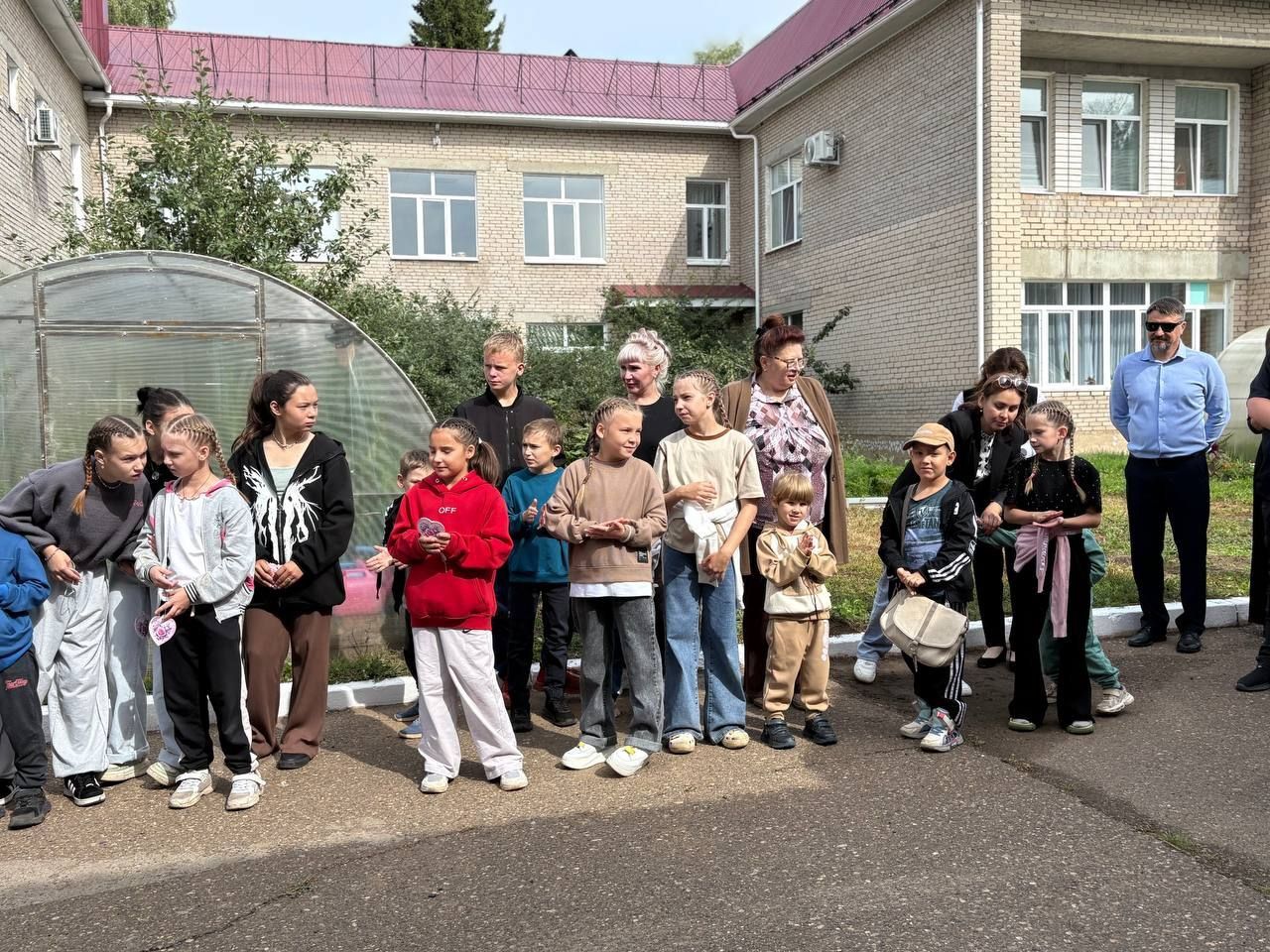 В Менделеевском районе торжественно открыли обновлённые социальные объекты
