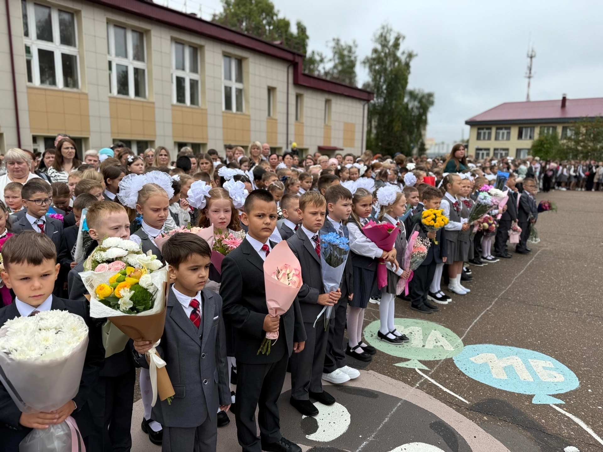 Первый звонок прозвенел для менделеевских школьников