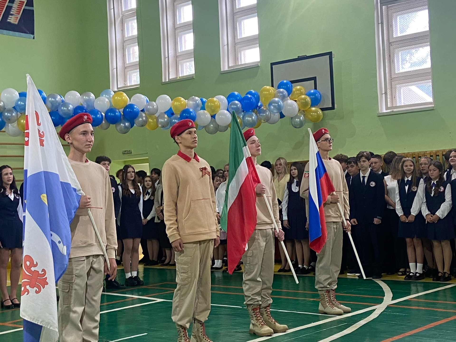 В Гимназии Менделеевска прошла торжественная линейка посвященная Дню Знаний