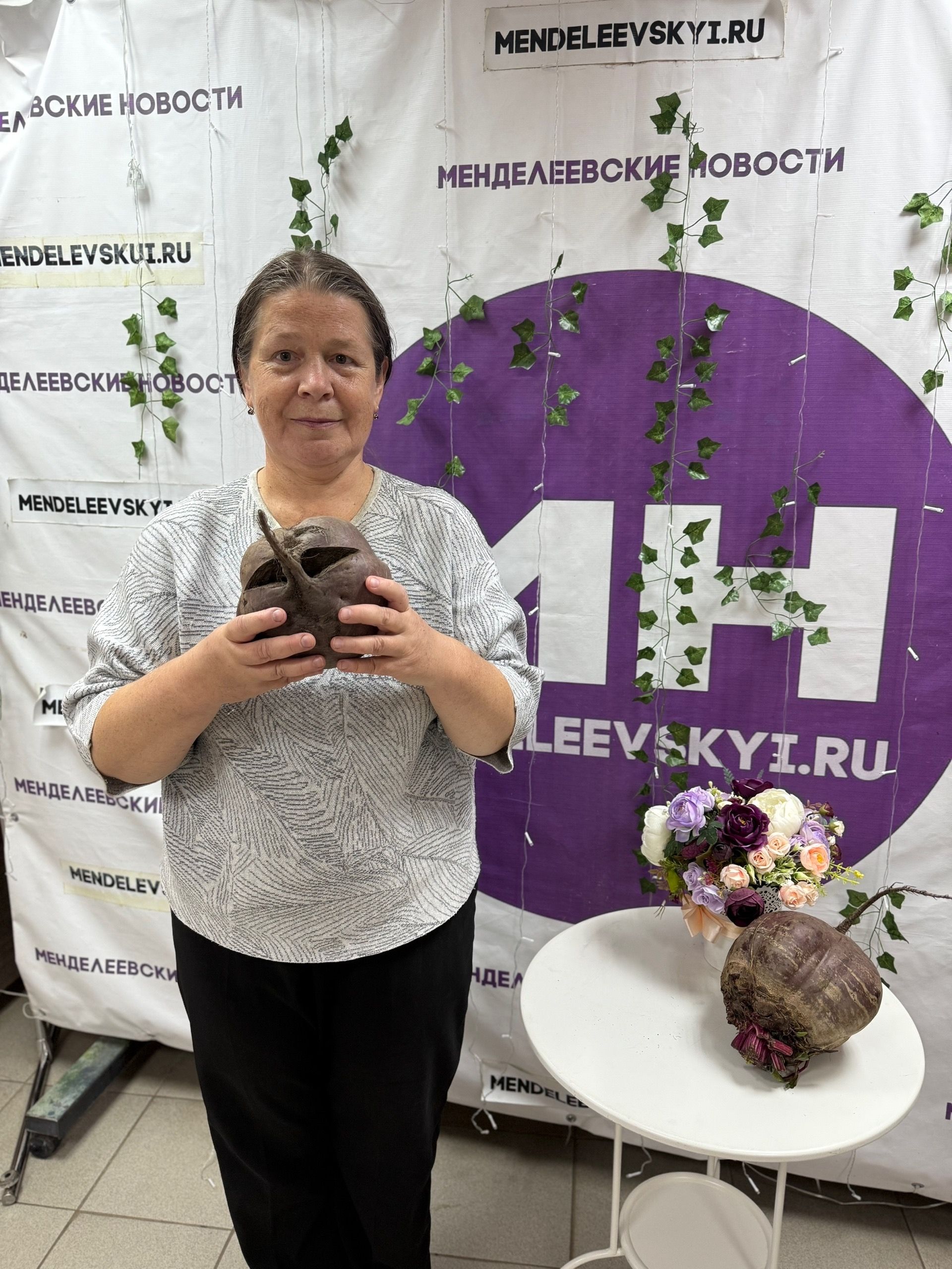 Жительница Менделеевска вырастила свёклу необычного размера
