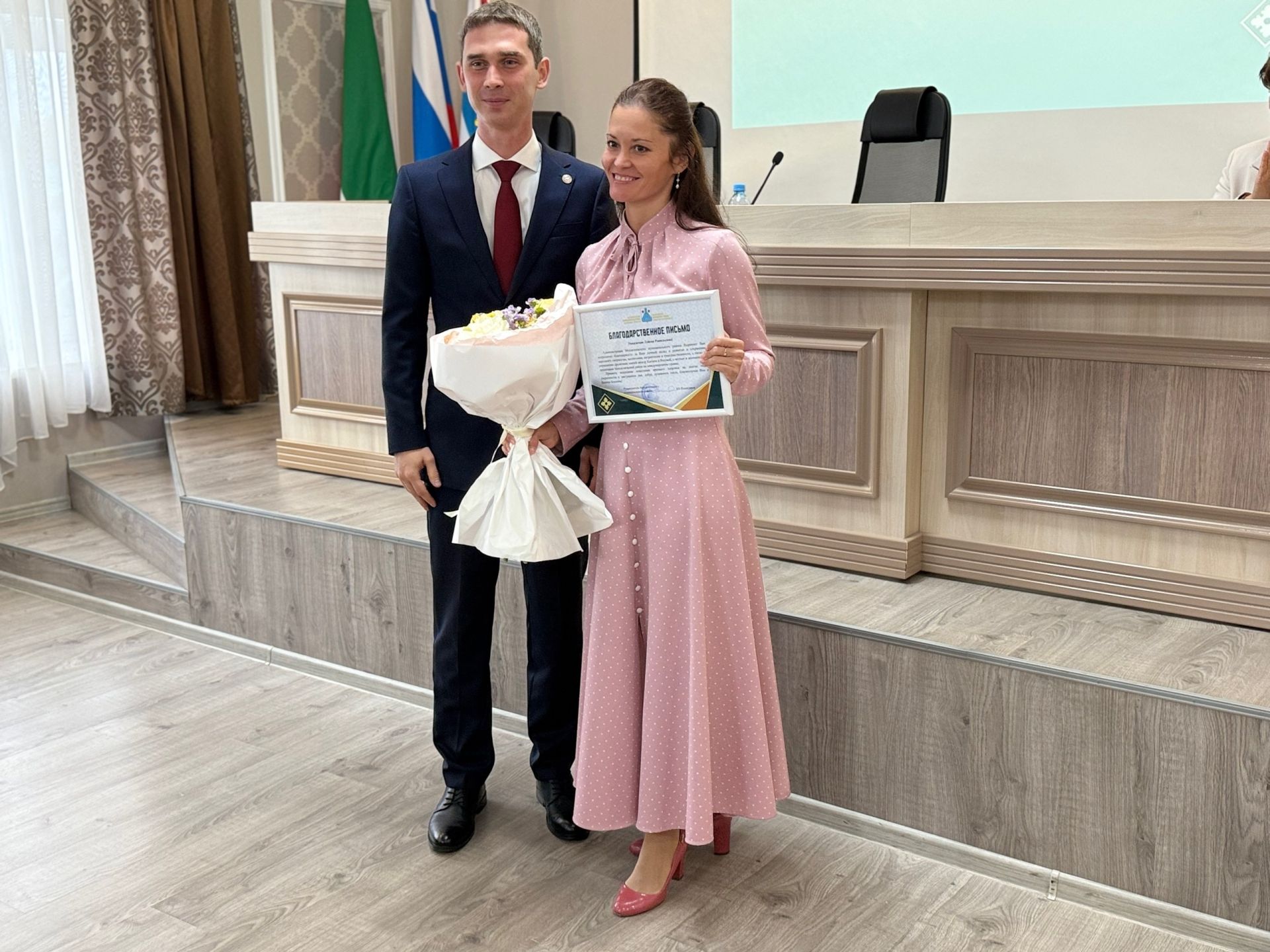 Деловой понедельник начался с награждения