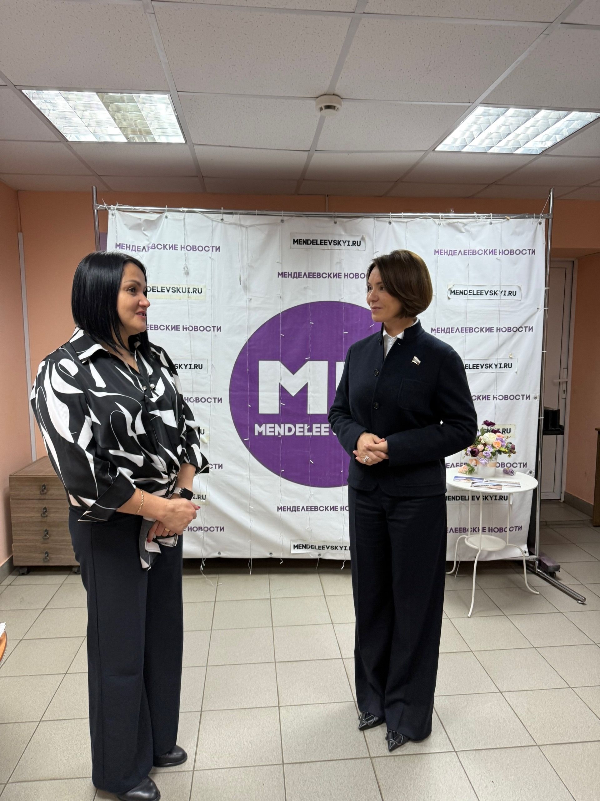 Депутат Альфия Когогина подарила подписку на «Менделеевские новости» жителям города