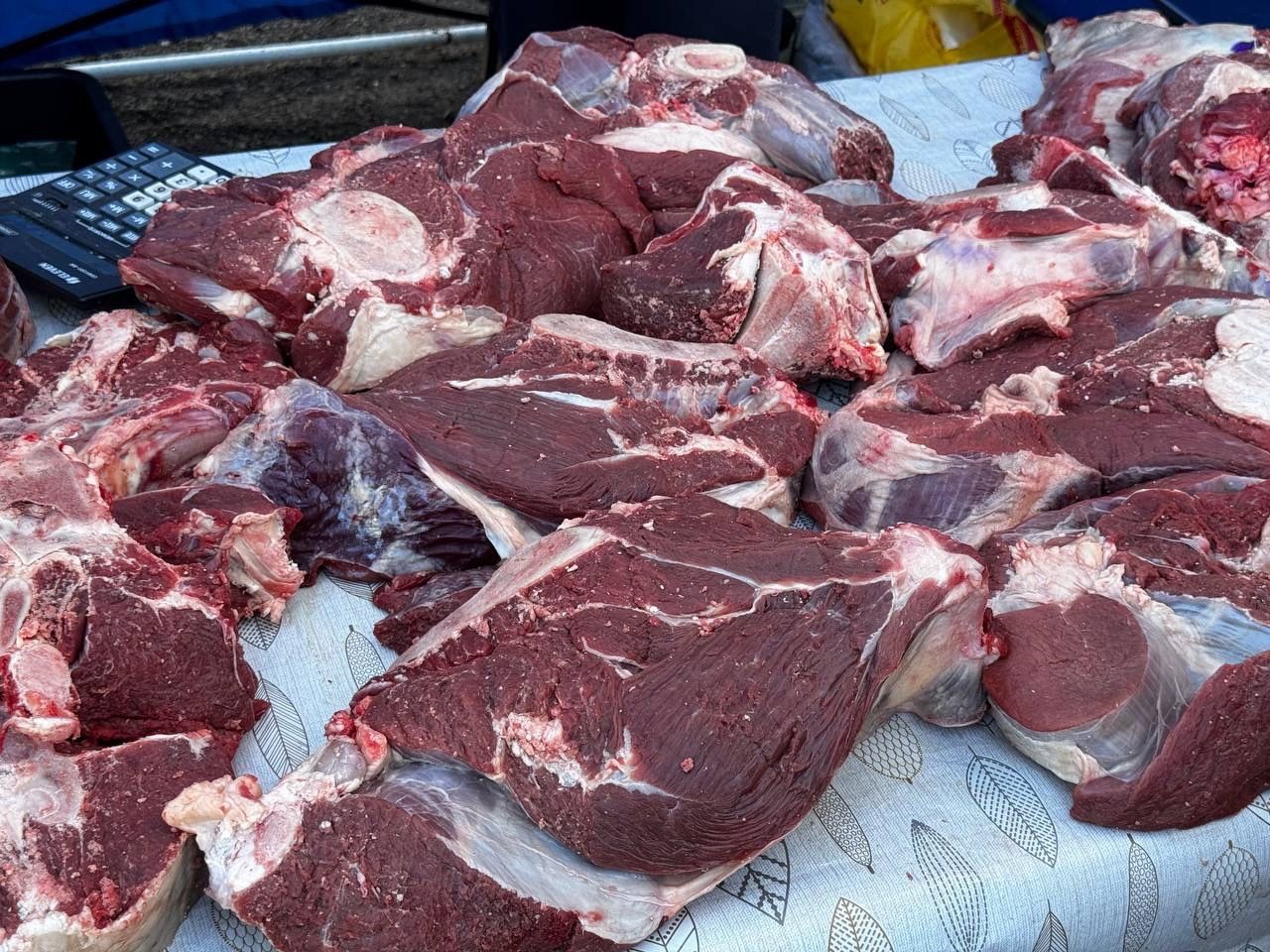 Осенние ярмарки 2025 в Менделеевске: популярностью пользуется мясная продукция