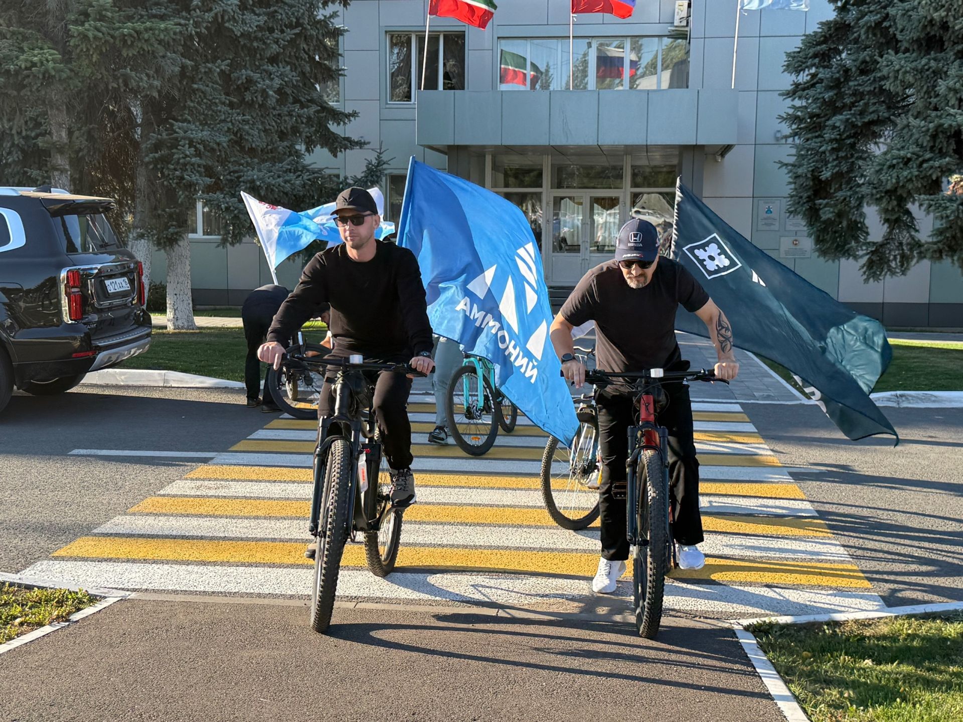 Яркий патриотический велопробег объединил жителей разных возрастов Менделеевска